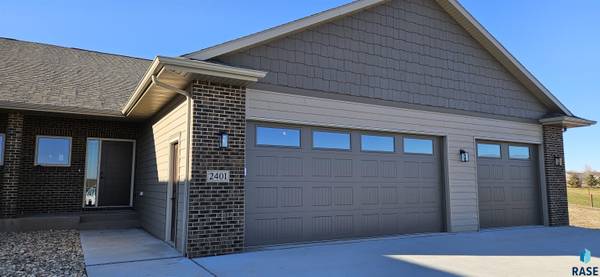 2401 E Joshua Cir, Sioux Falls, SD 57108