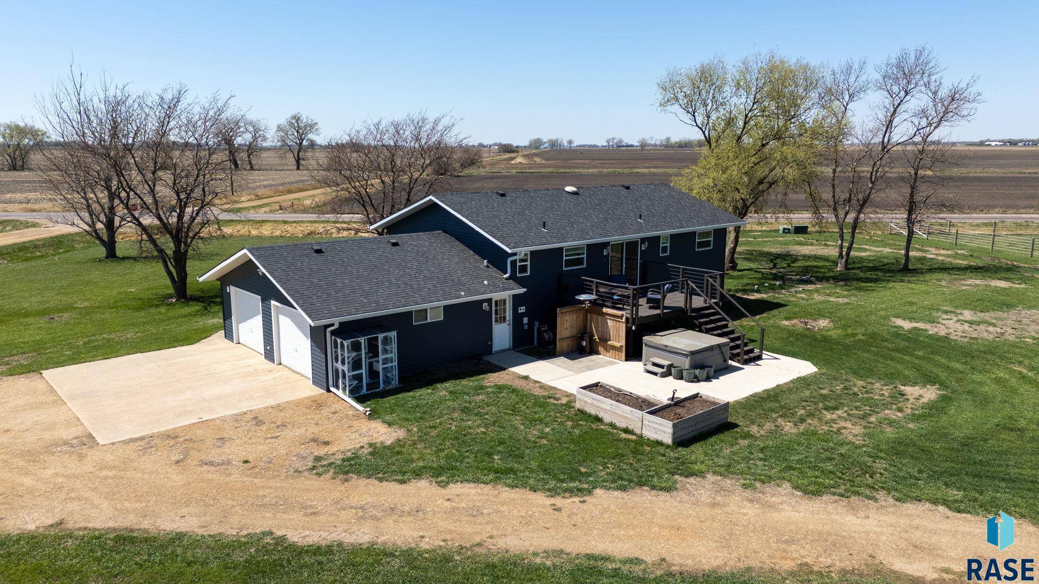 46902 284th St, Lennox, SD 57039
