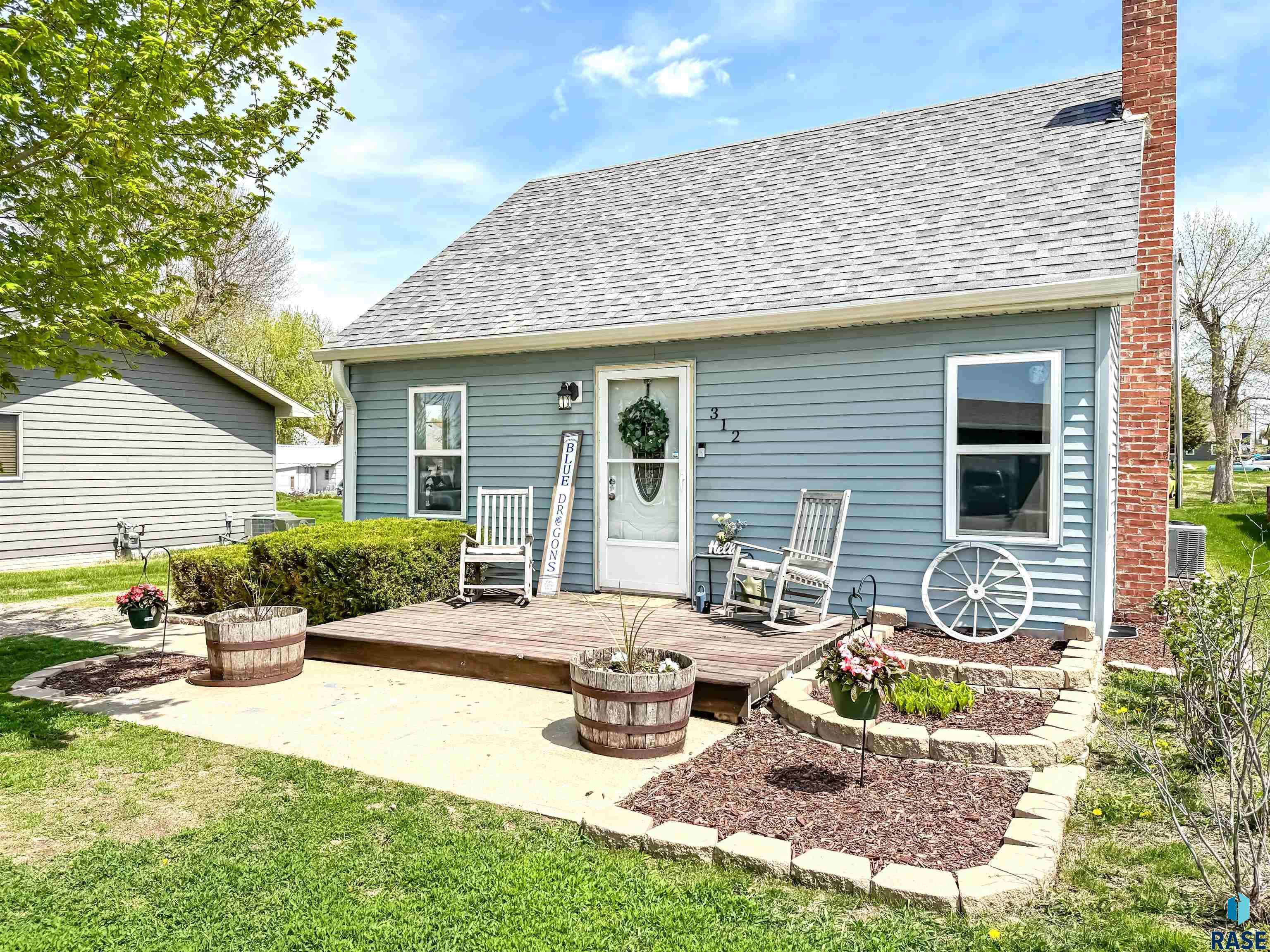312 Granite Ave,  Garretson,  SD 57030