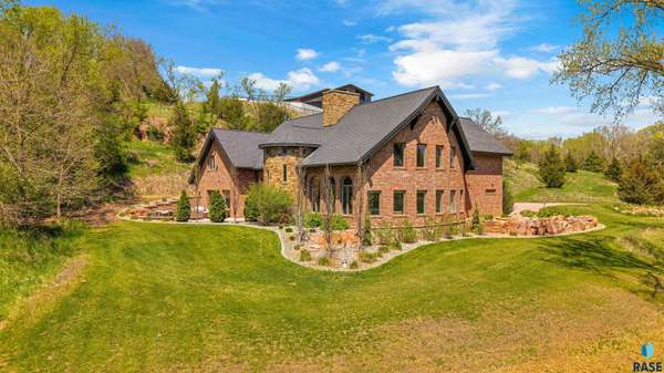 9000 E 41st St,  Sioux Falls,  SD 57110