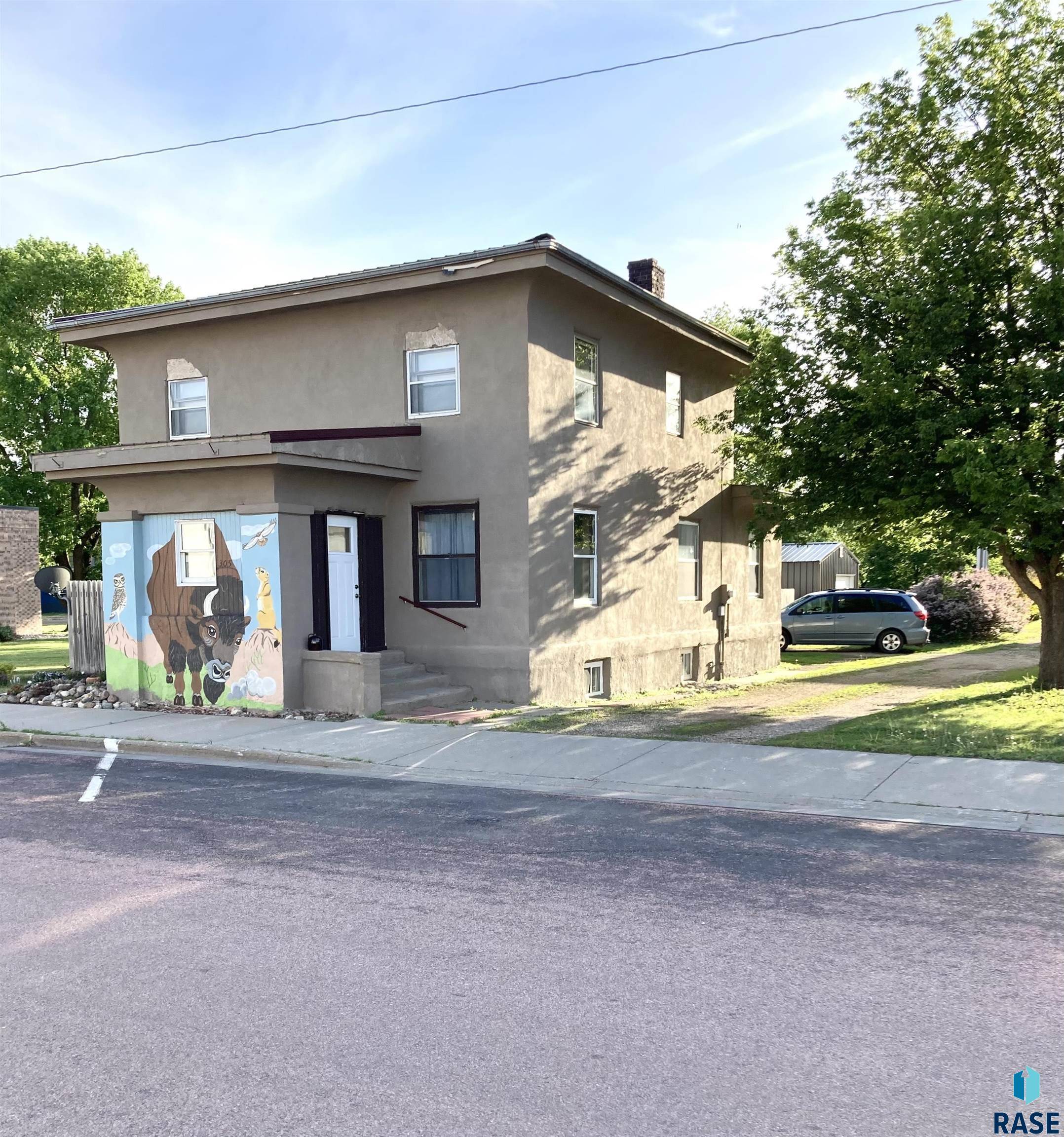 305 S 5th St, Menno, SD 57045