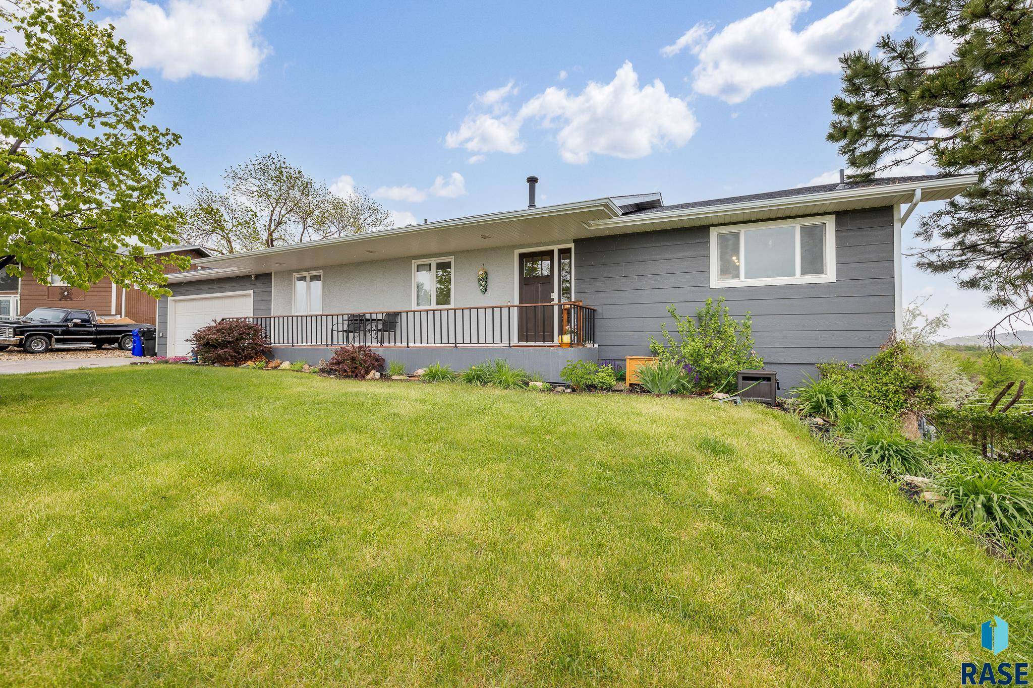 3423 Parkview Dr, Rapid City, SD 57701