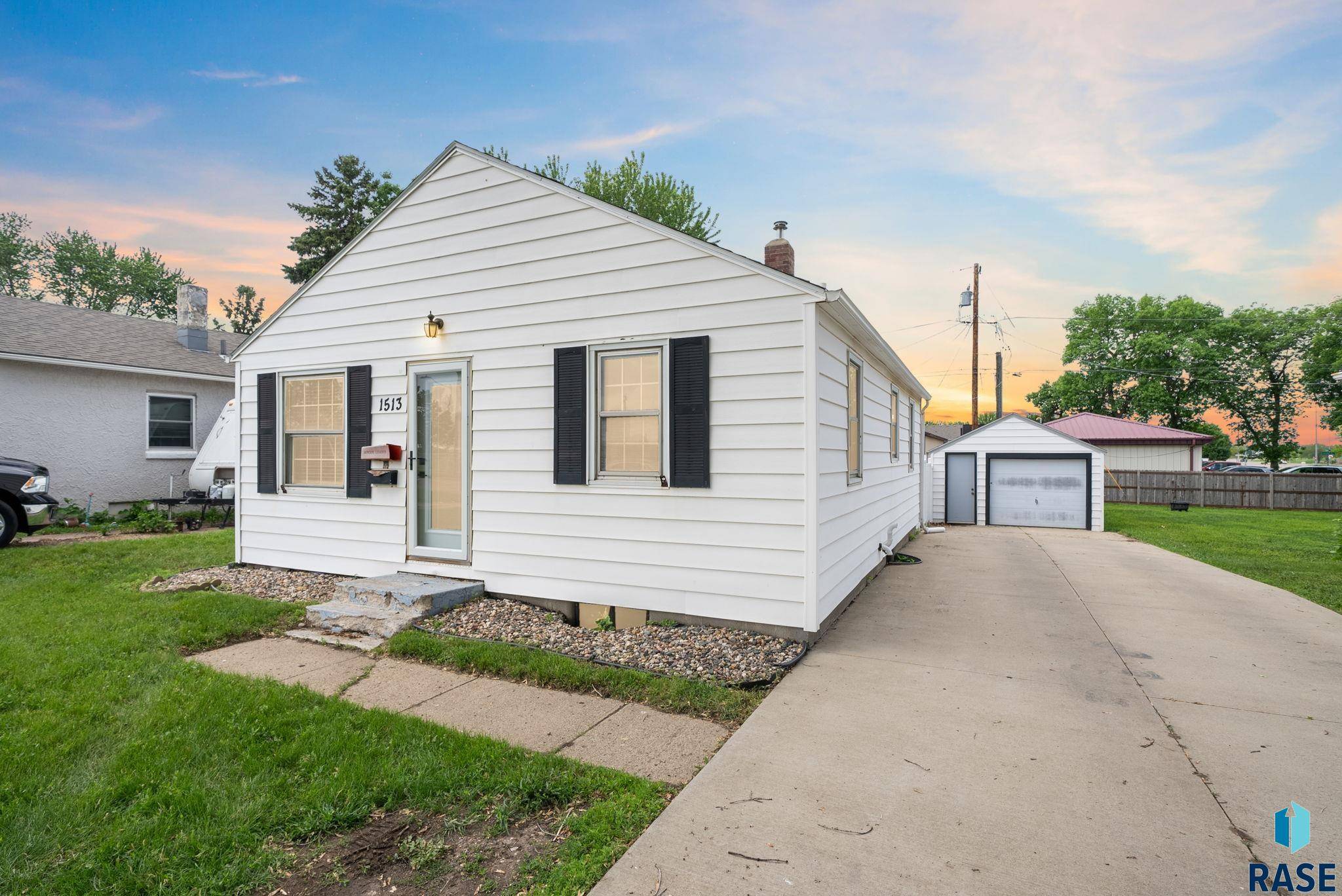 1513 Elmwood Ave,  Sioux Falls,  SD 57104
