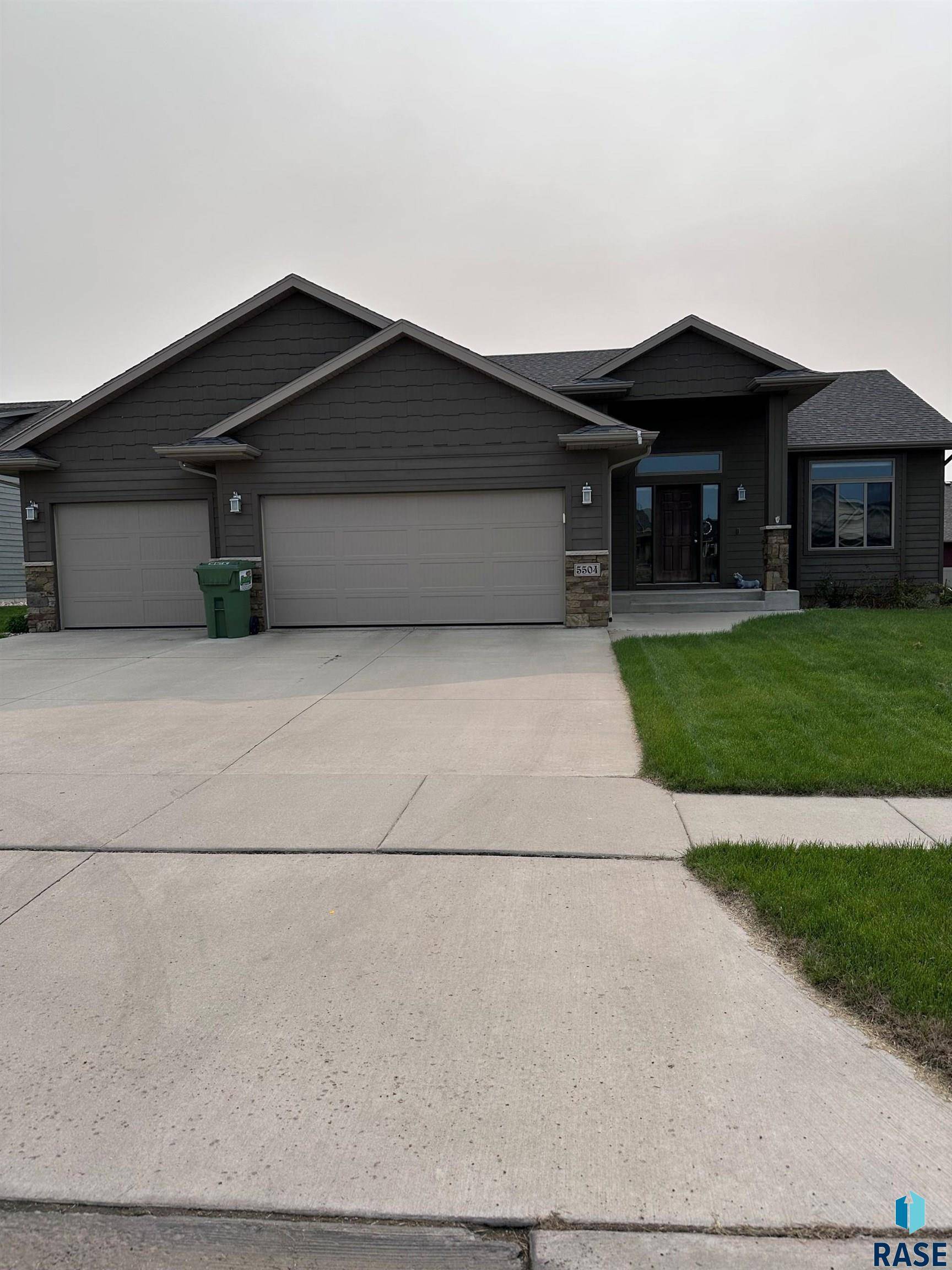 5504 S Solono Ave, Sioux Falls, SD 57110