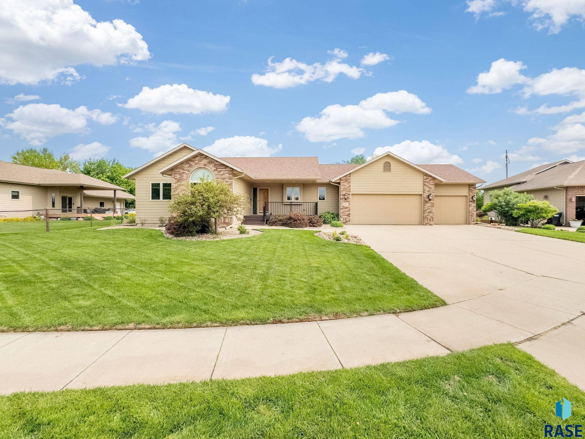 602 S Daly Cir, Brandon, SD 57005