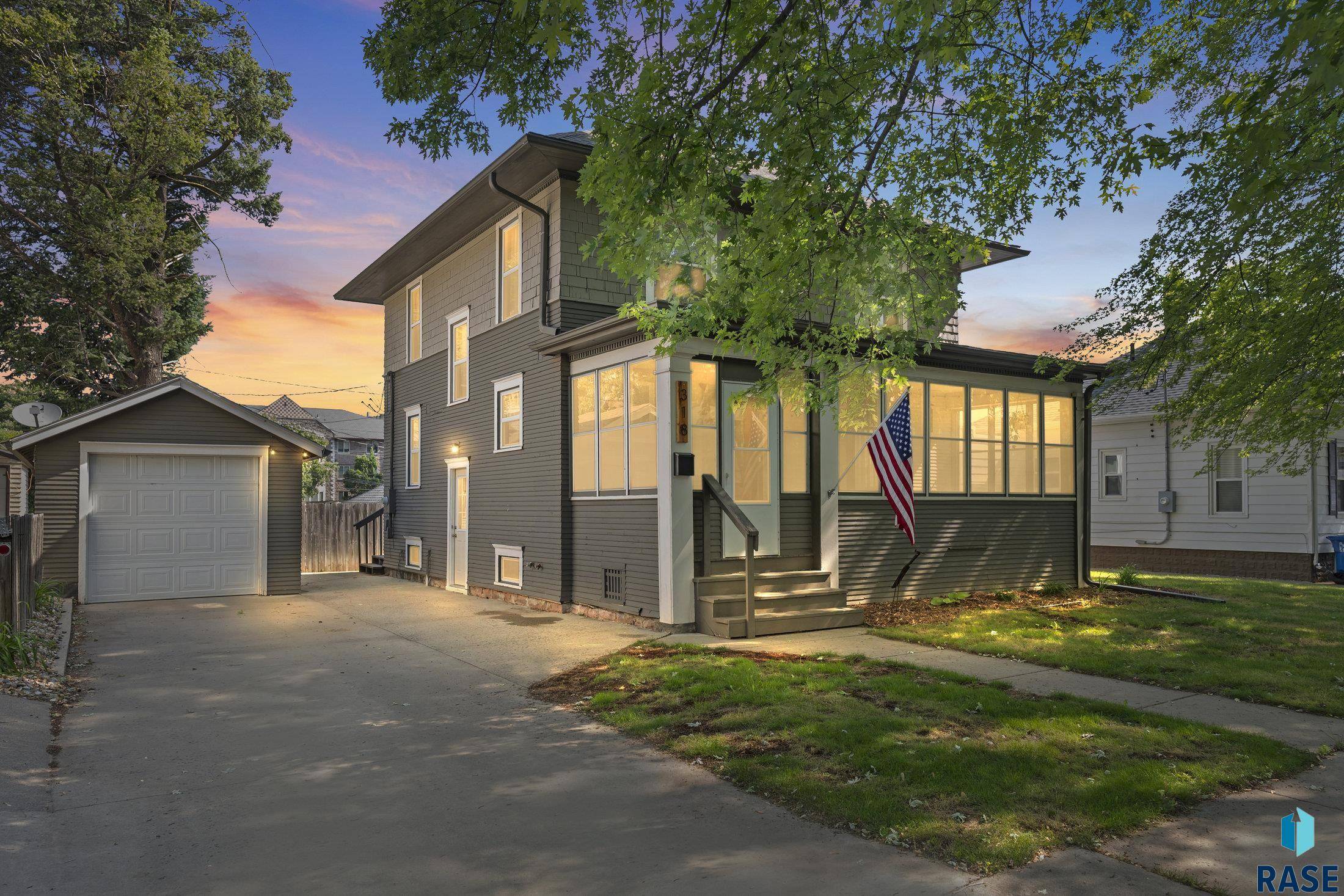 318 W 19th St, Sioux Falls, SD 57105
