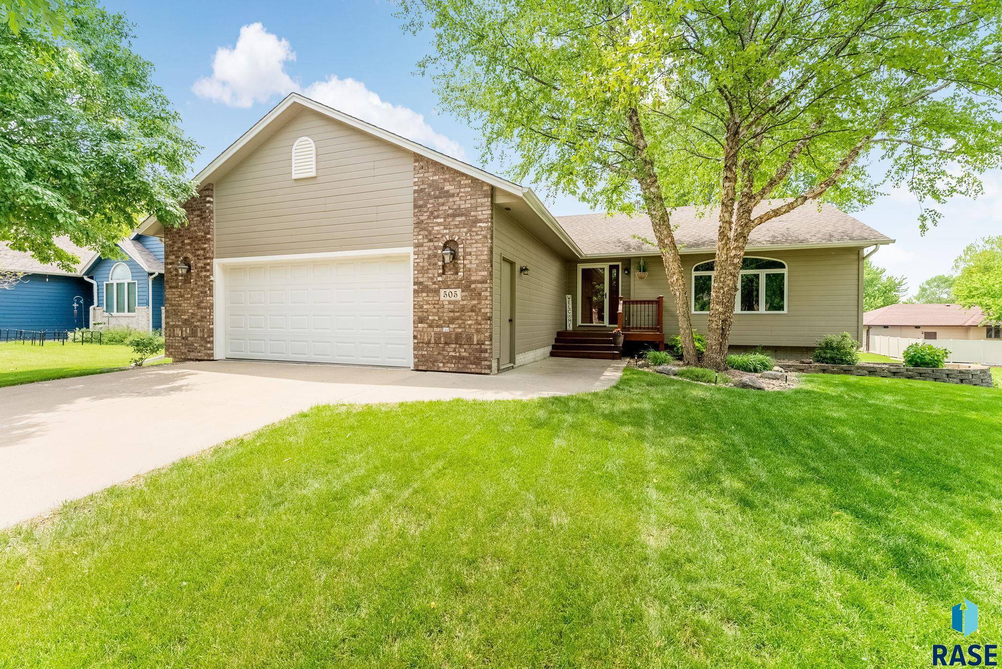 505 N Oak Ridge Rd, Brandon, SD 57005