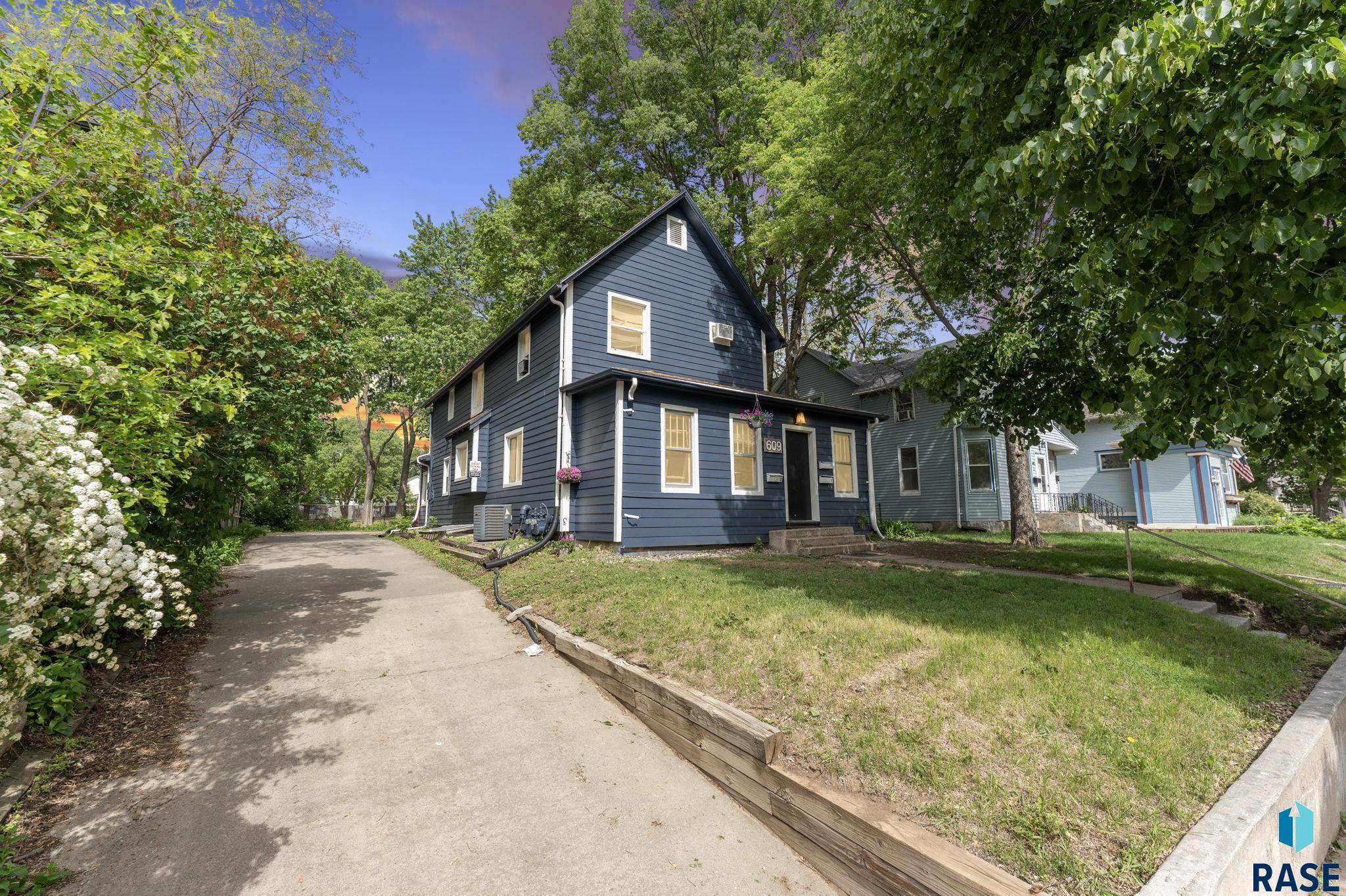 609 S Spring Ave,  Sioux Falls,  SD 57104