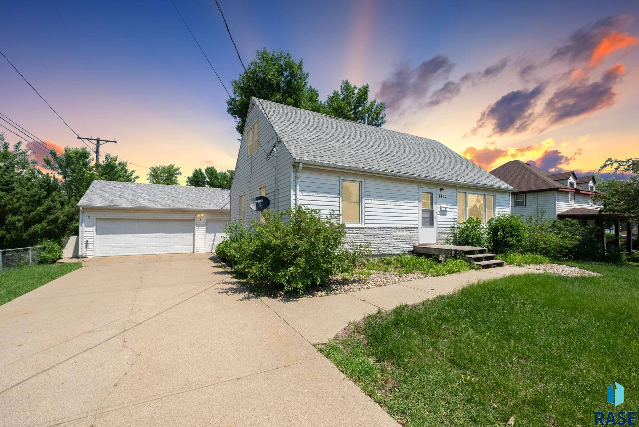 1422 E 17th St, Sioux Falls, SD 57104
