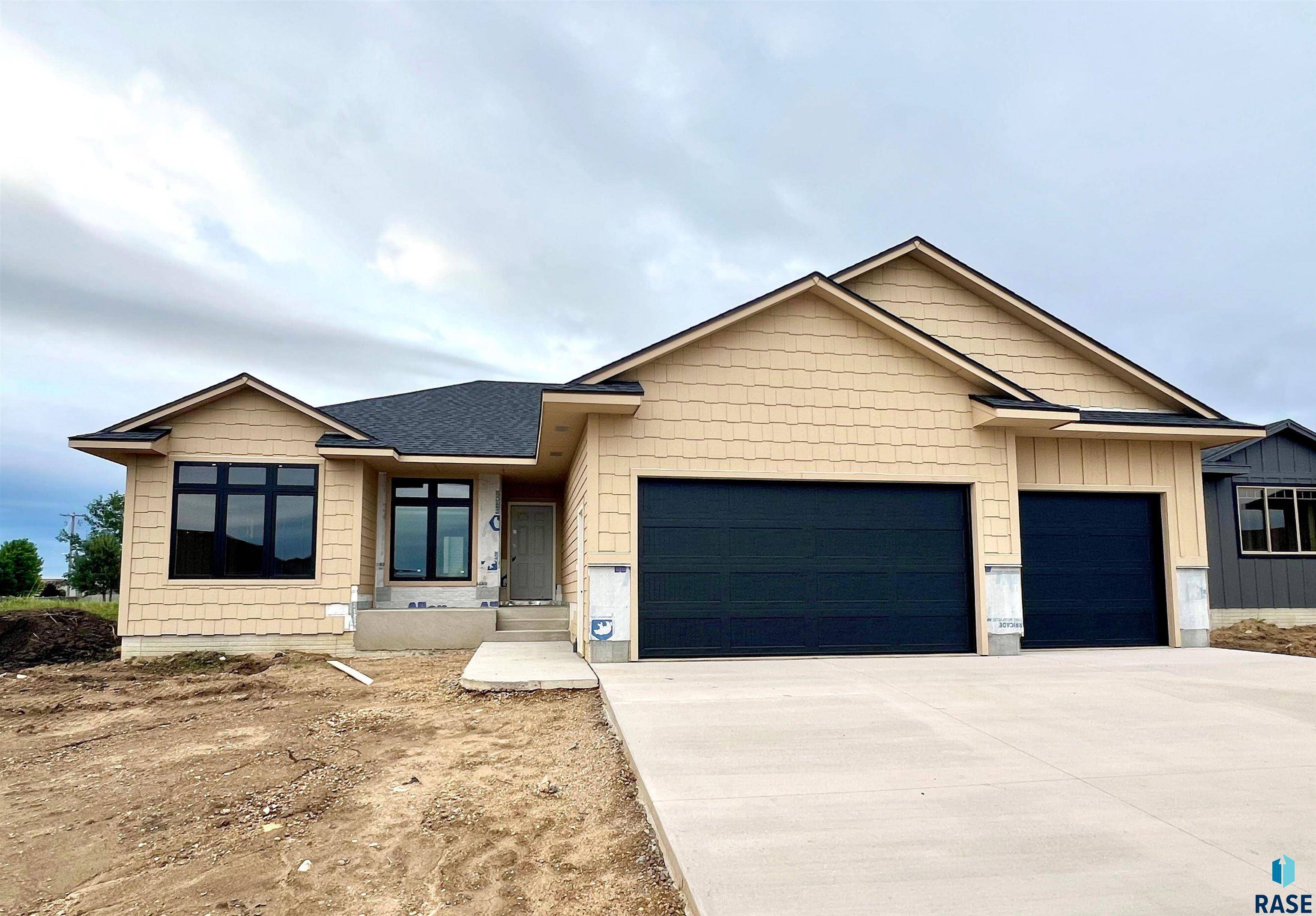 8601 W Rathburn St, Sioux Falls, SD 57106