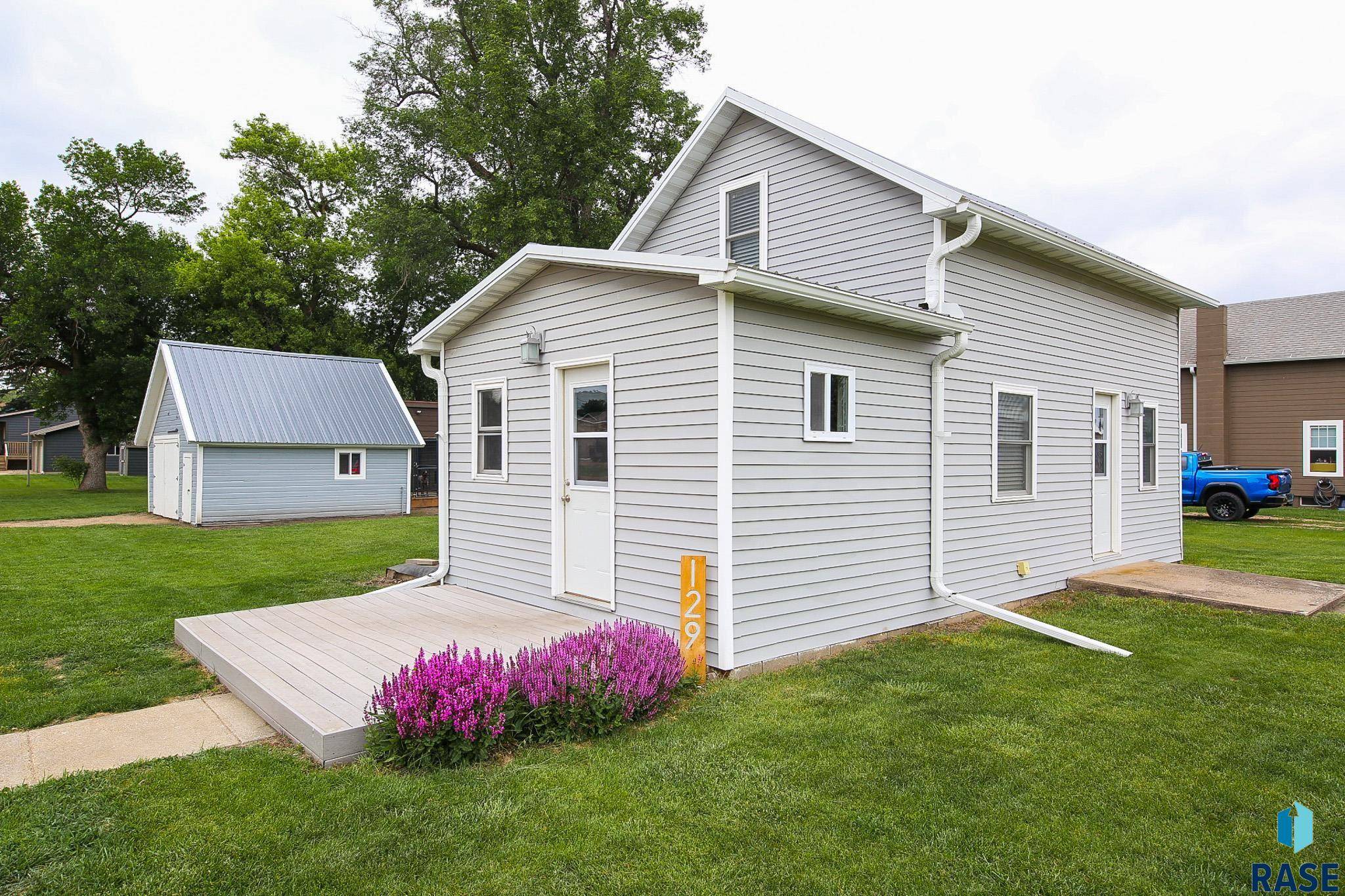 129 S Main Ave, Colman, SD 57017