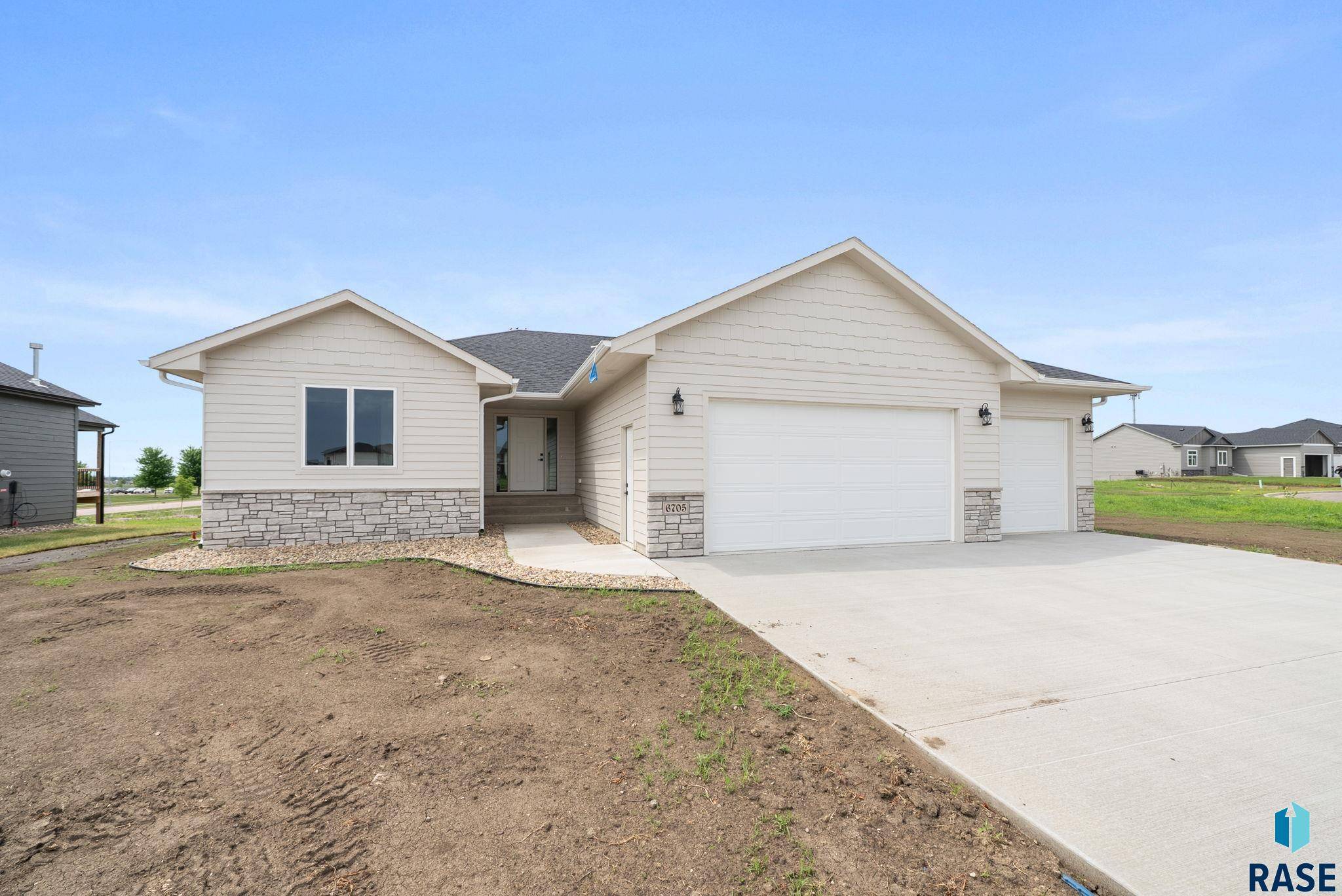 6705 37th St, Sioux Falls, SD 57110