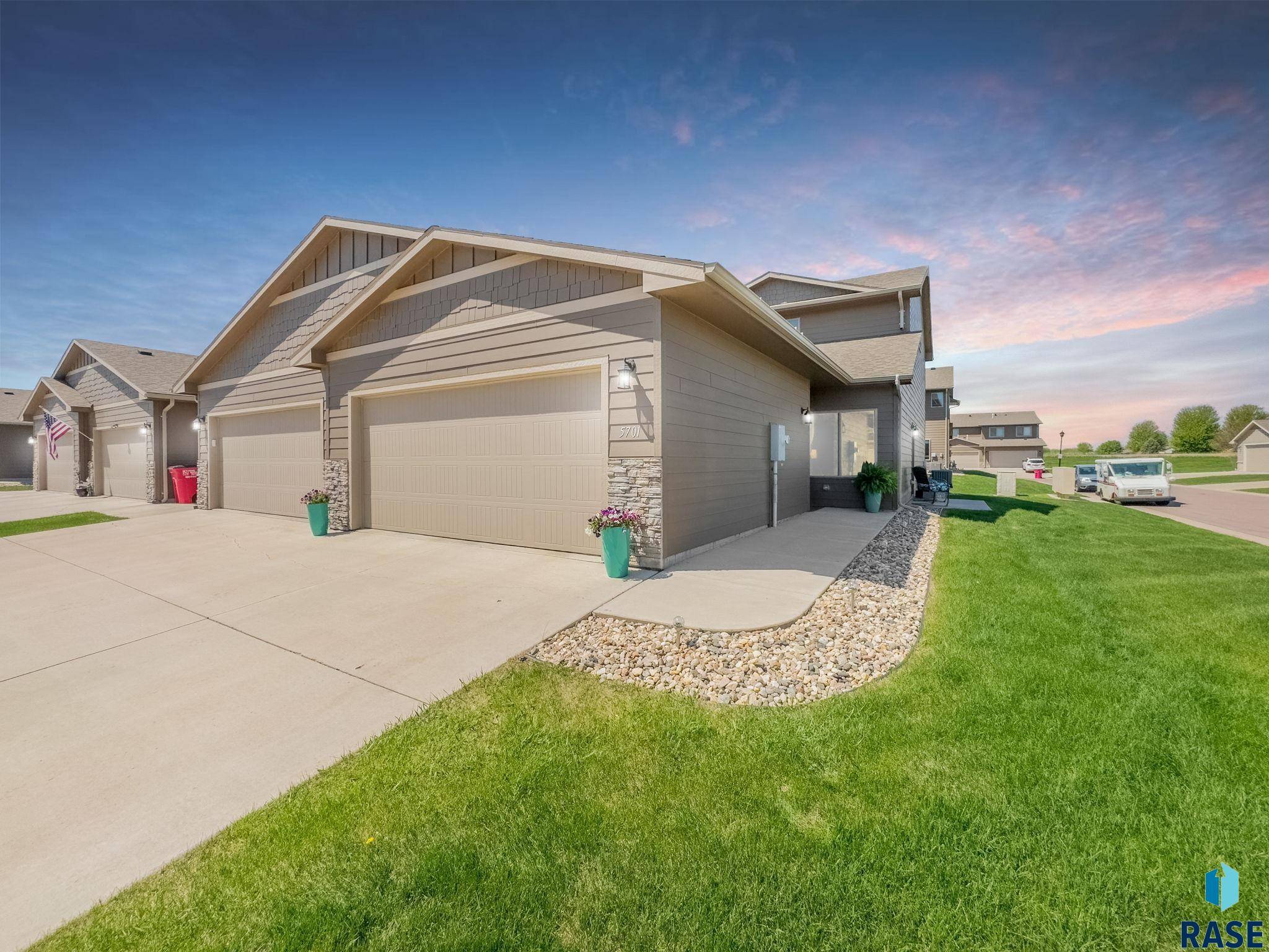 5701 S Bounty Pl, Sioux Falls, SD 57108
