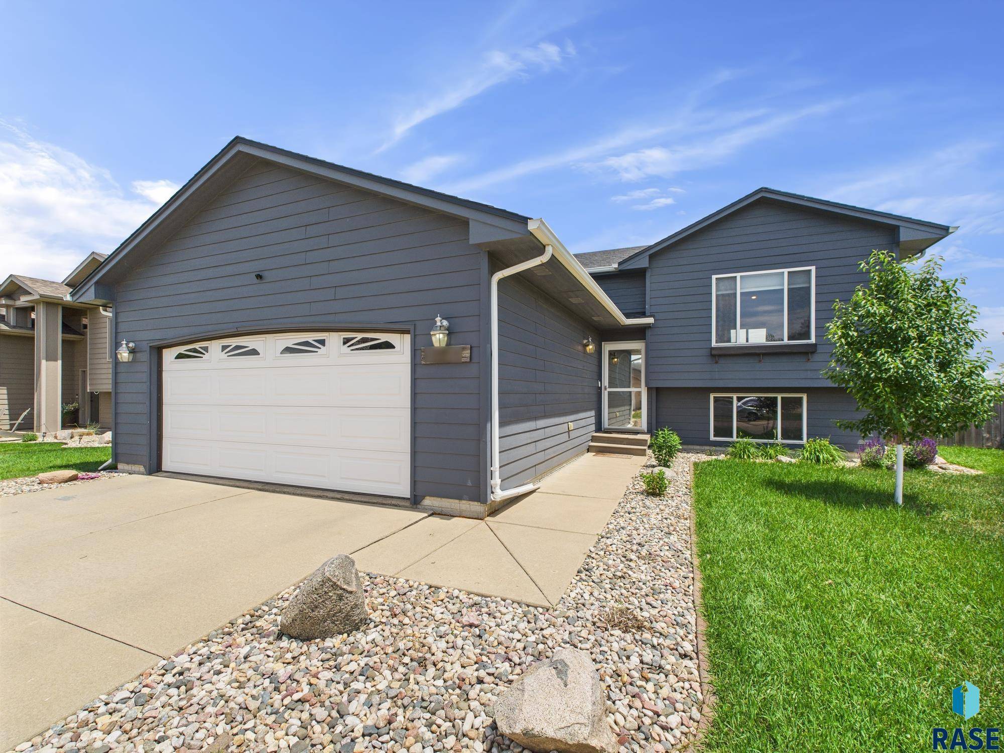 3920 S Stanford Ave, Sioux Falls, SD 57106-7204