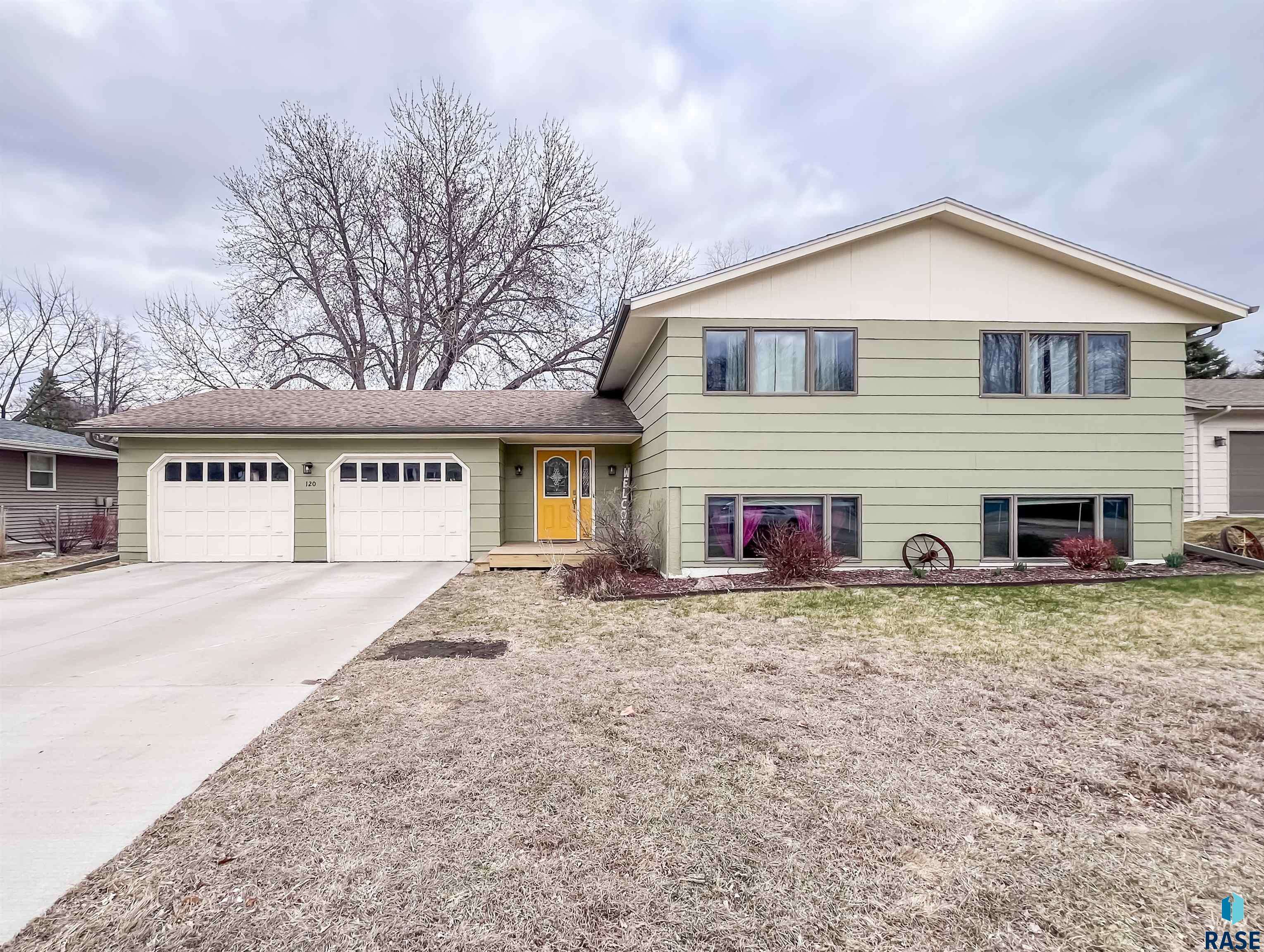 120 S Yellowstone Dr, Brandon, SD 57005