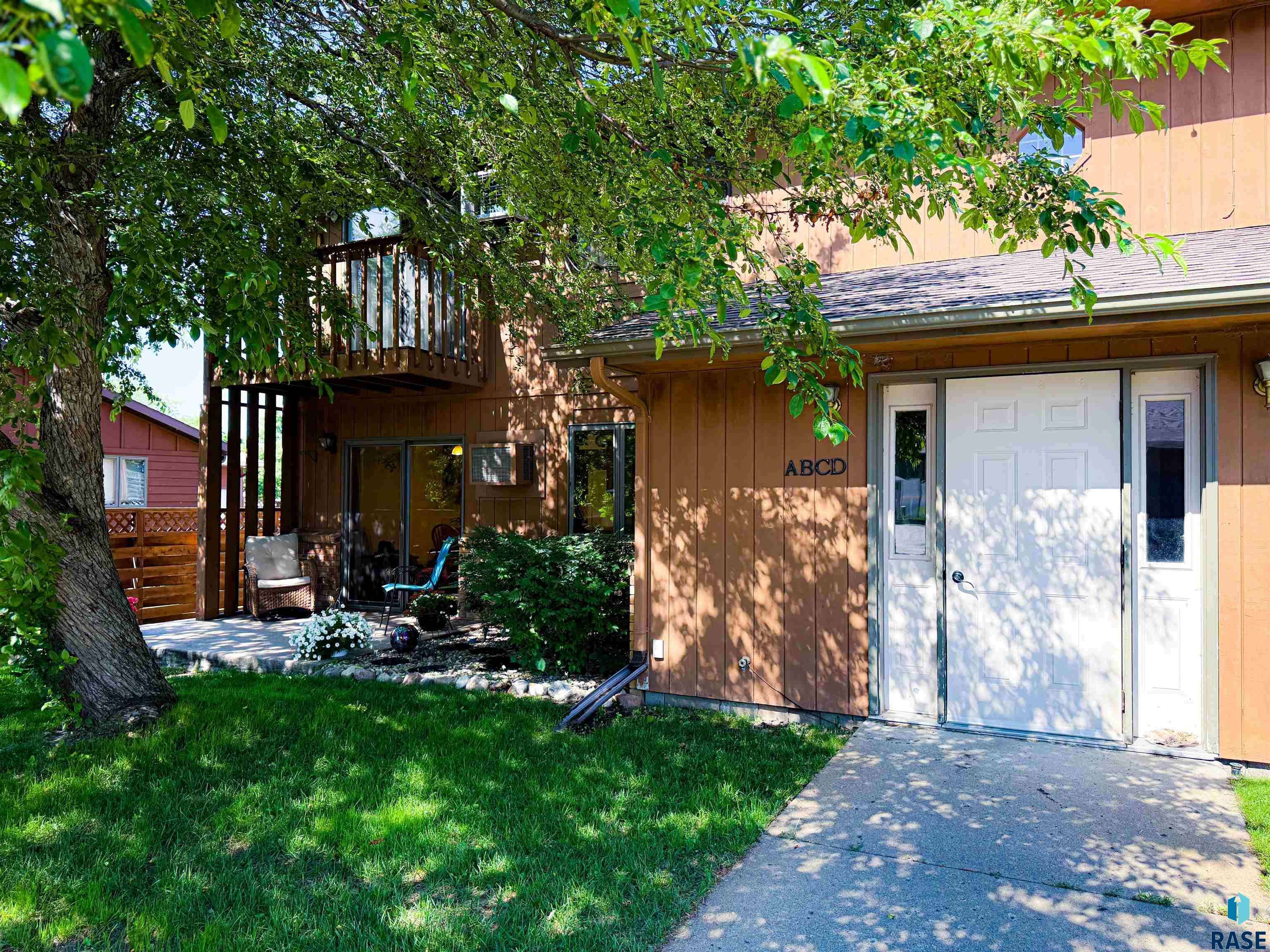 419 N Division Ave #A, Madison, SD 57042