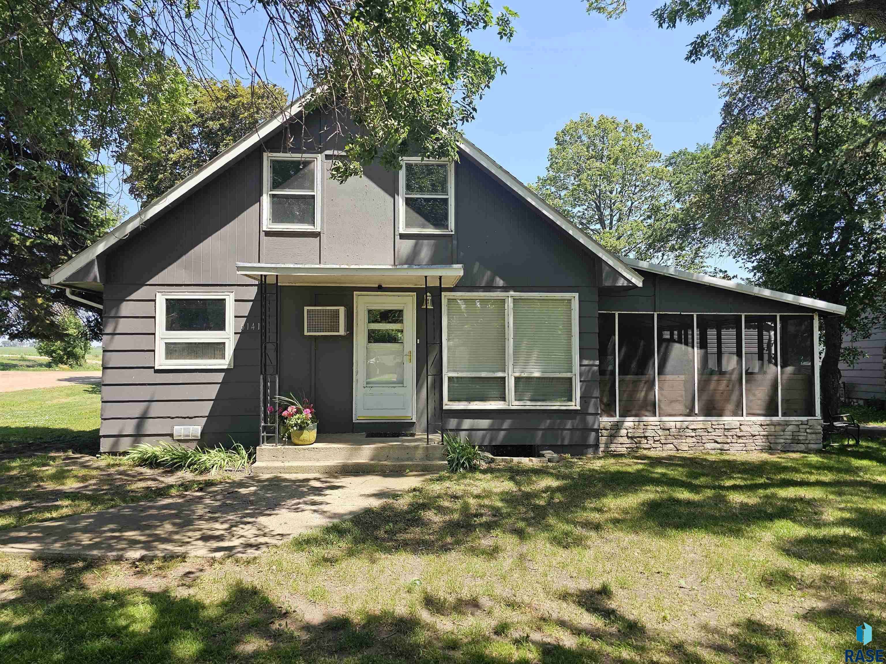 6141 Dakota Ave, Madison, SD 57042