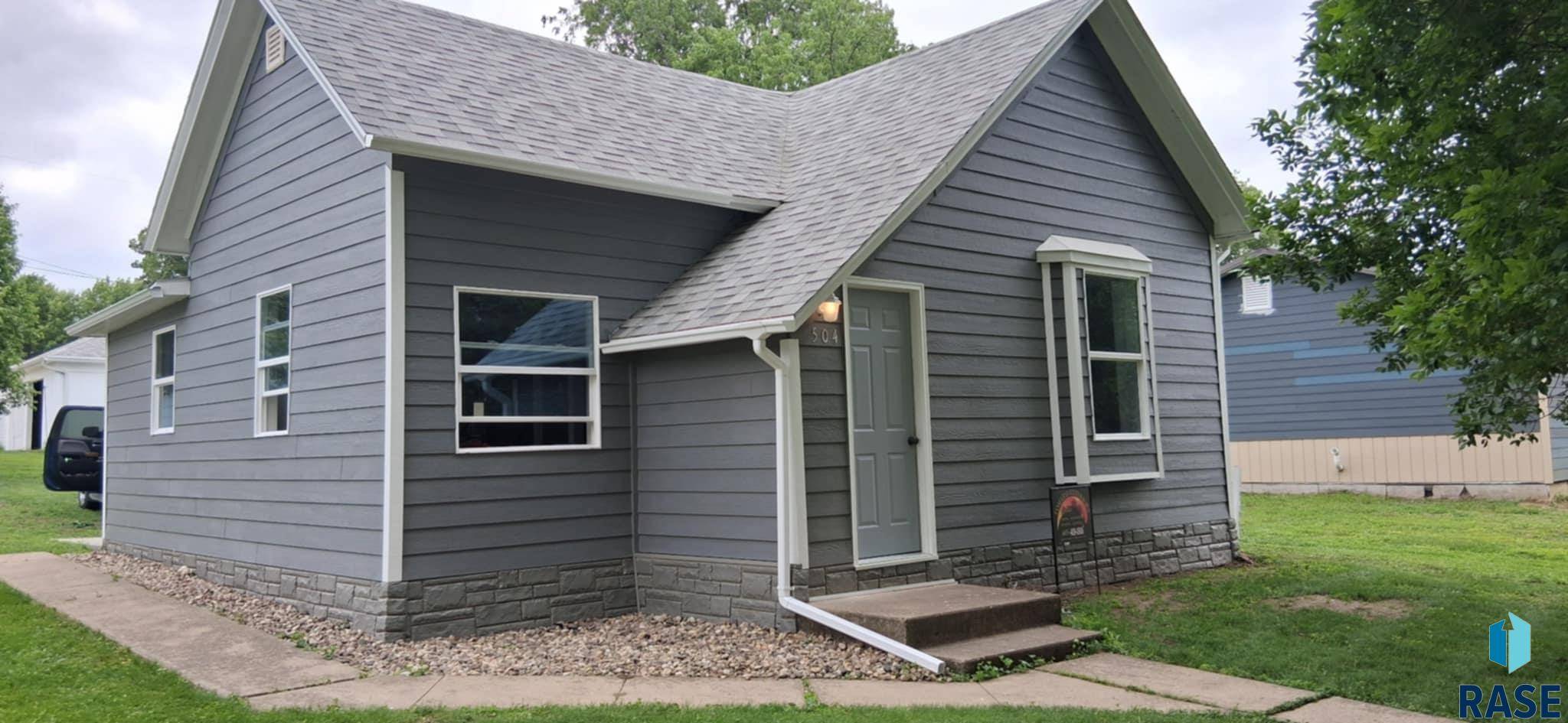504 Center Ave, Garretson, SD 57030