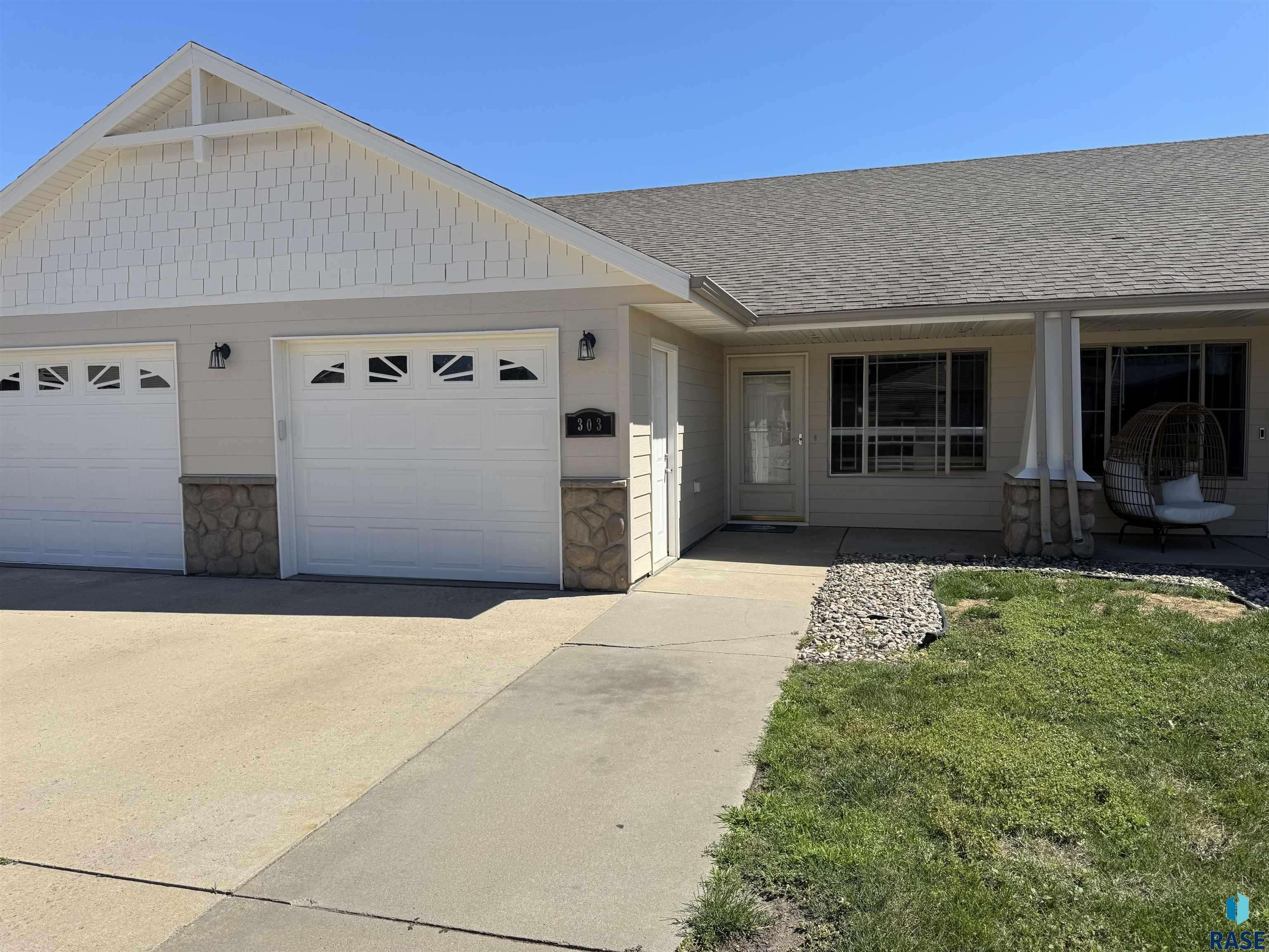 303 Scott Pl, Tea, SD 57064