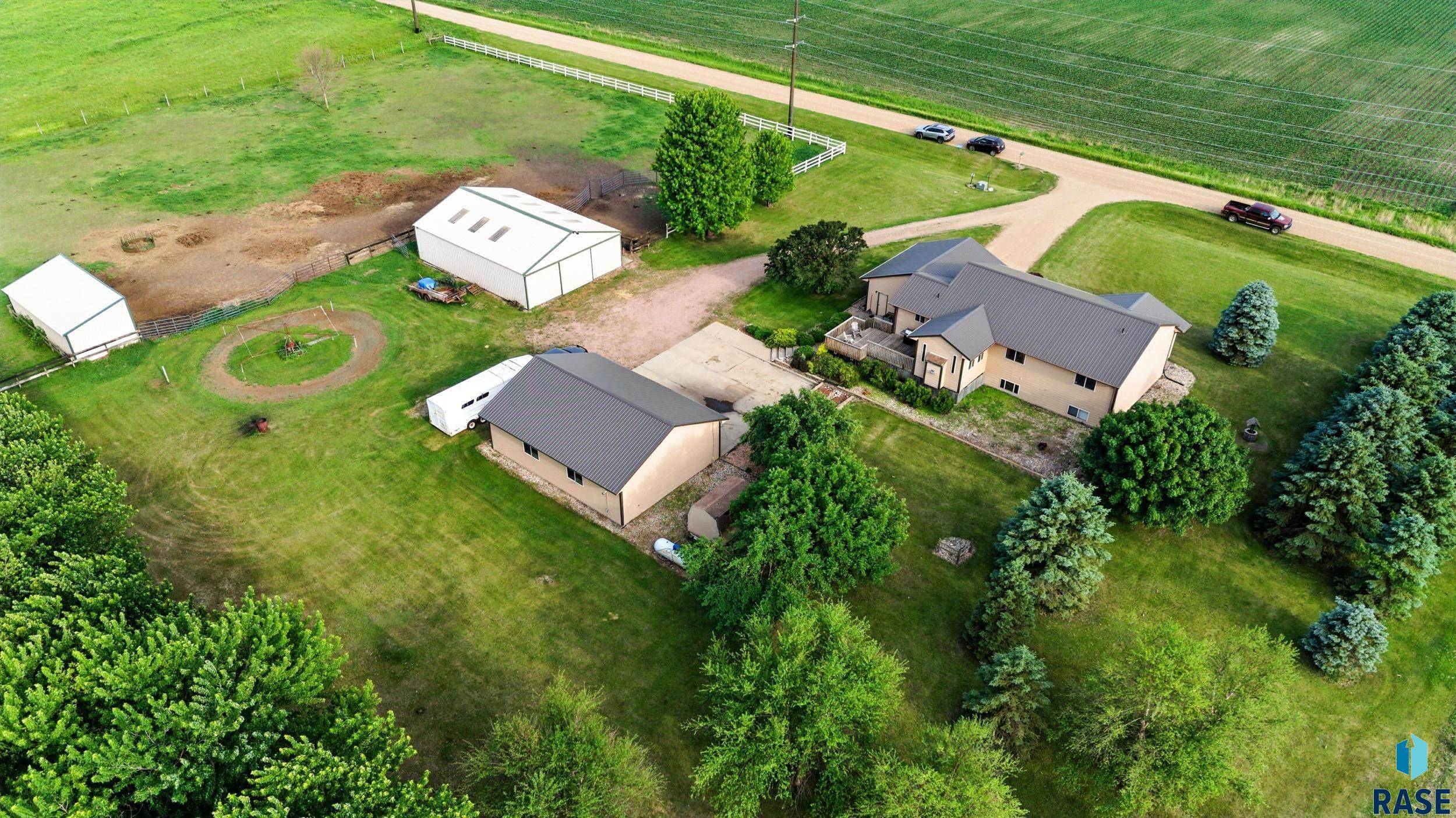 46946 274th St, Lennox, SD 57039-5403