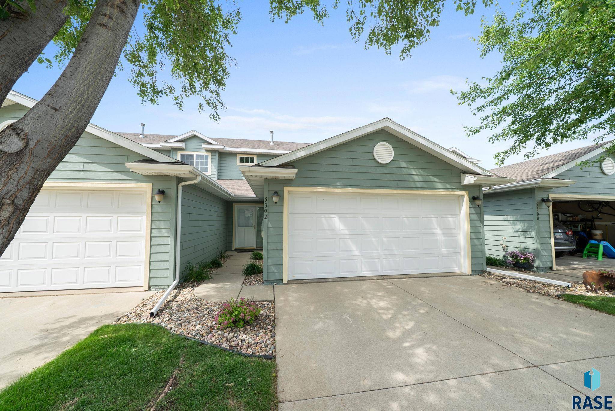 5302 W Sourwood Pl, Sioux Falls, SD 57107