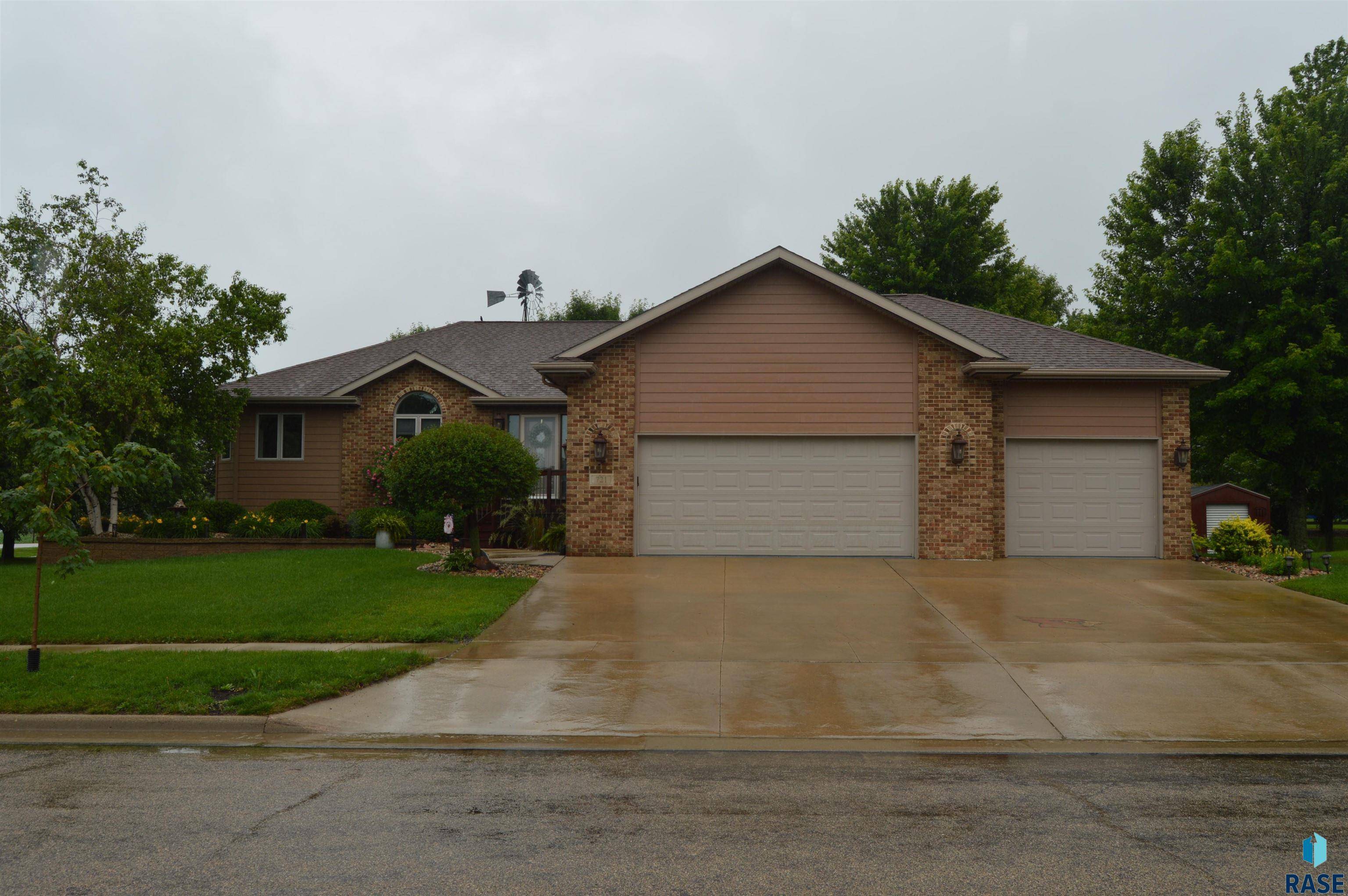 721 Britz Dr, Luverne, MN 56156