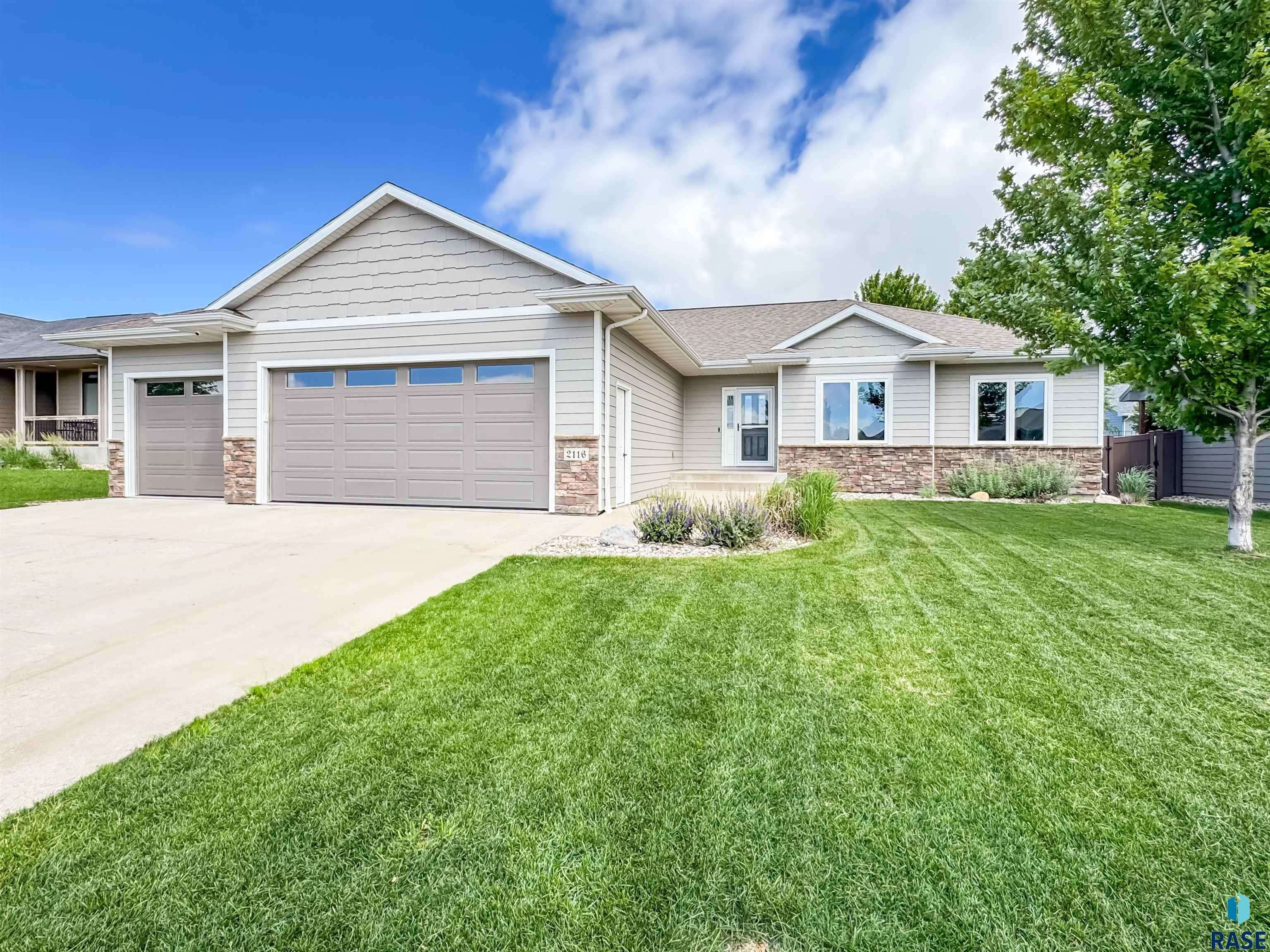 2116 S Monticello Ave, Sioux Falls, SD 57106