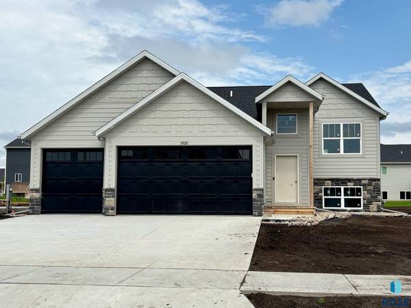 5928 S Coneflower Ave, Sioux Falls, SD 57108