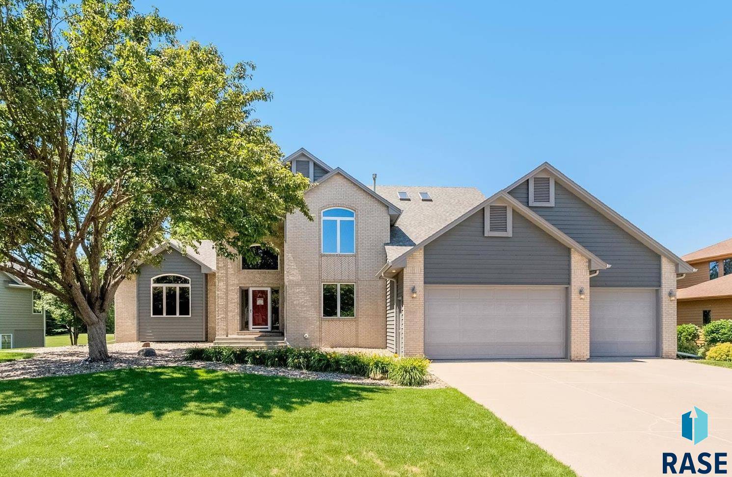 5901 S Tomar Rd, Sioux Falls, SD 57108