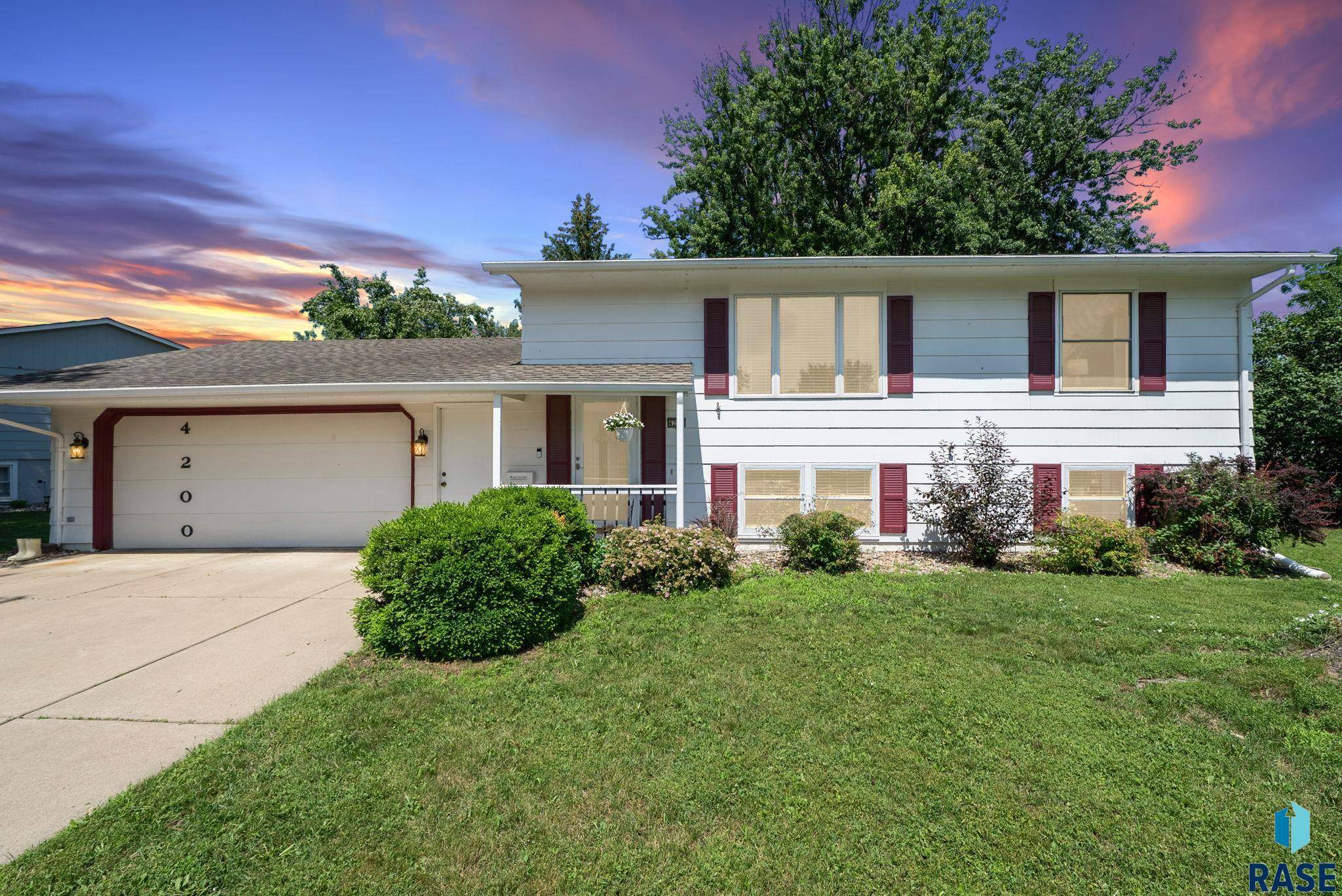 4200 S Palisade Ln, Sioux Falls, SD 57106