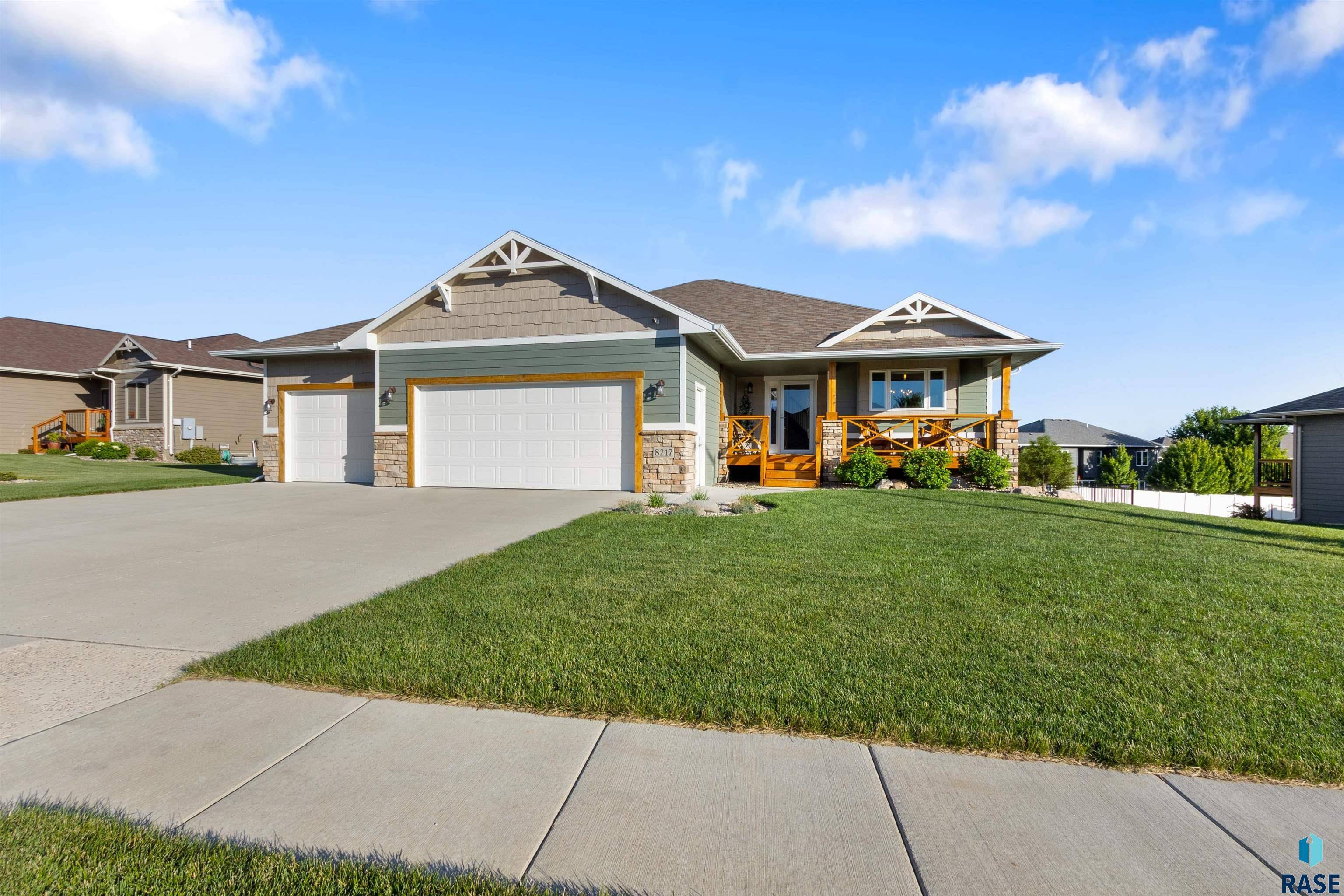 8217 E Mystic Dr, Sioux Falls, SD 57110