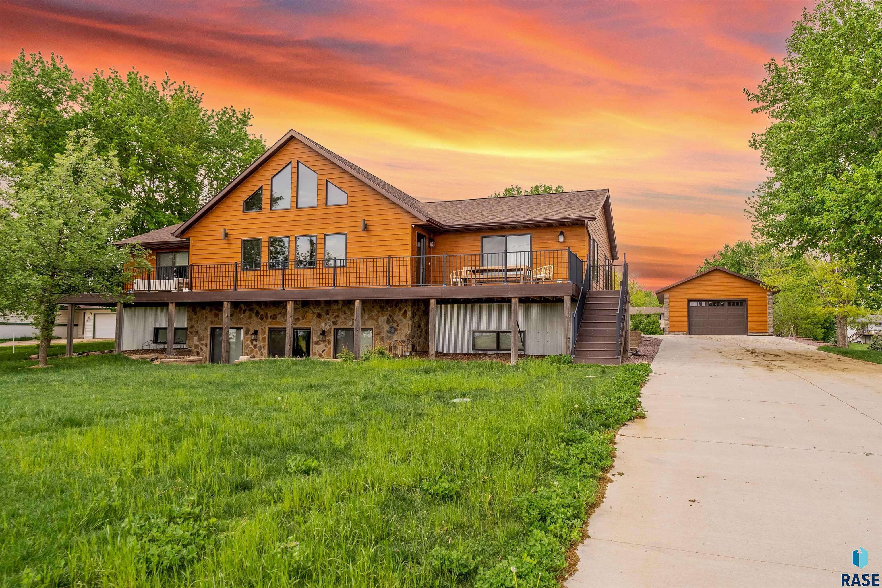 47644 Slip Up Creek Rd, Sioux Falls, SD 57104-6515