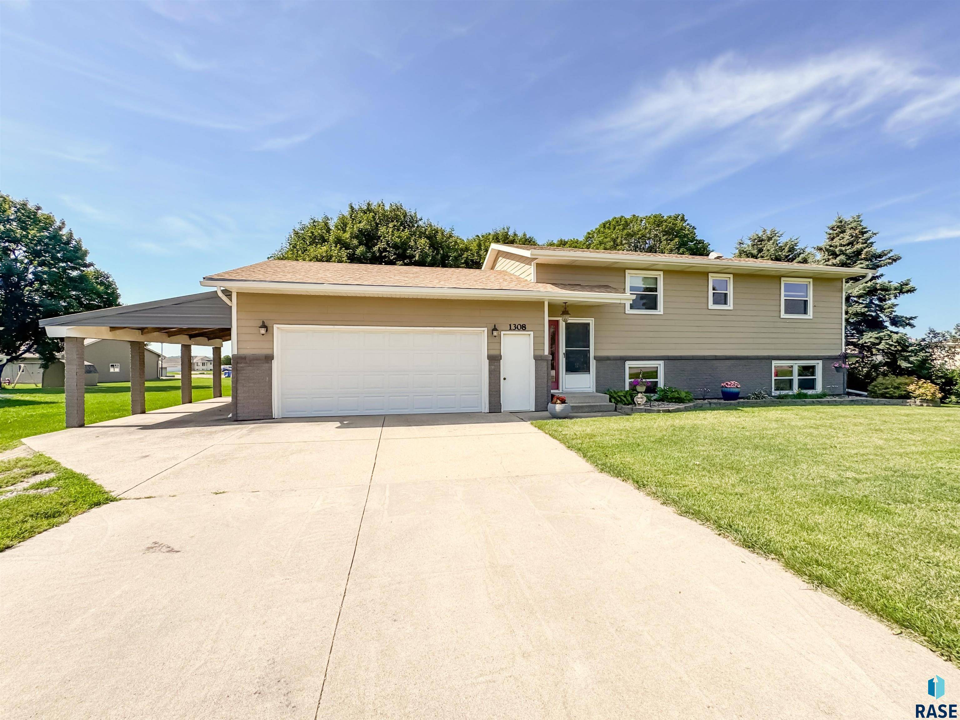 1308 South St, Larchwood, IA 51241