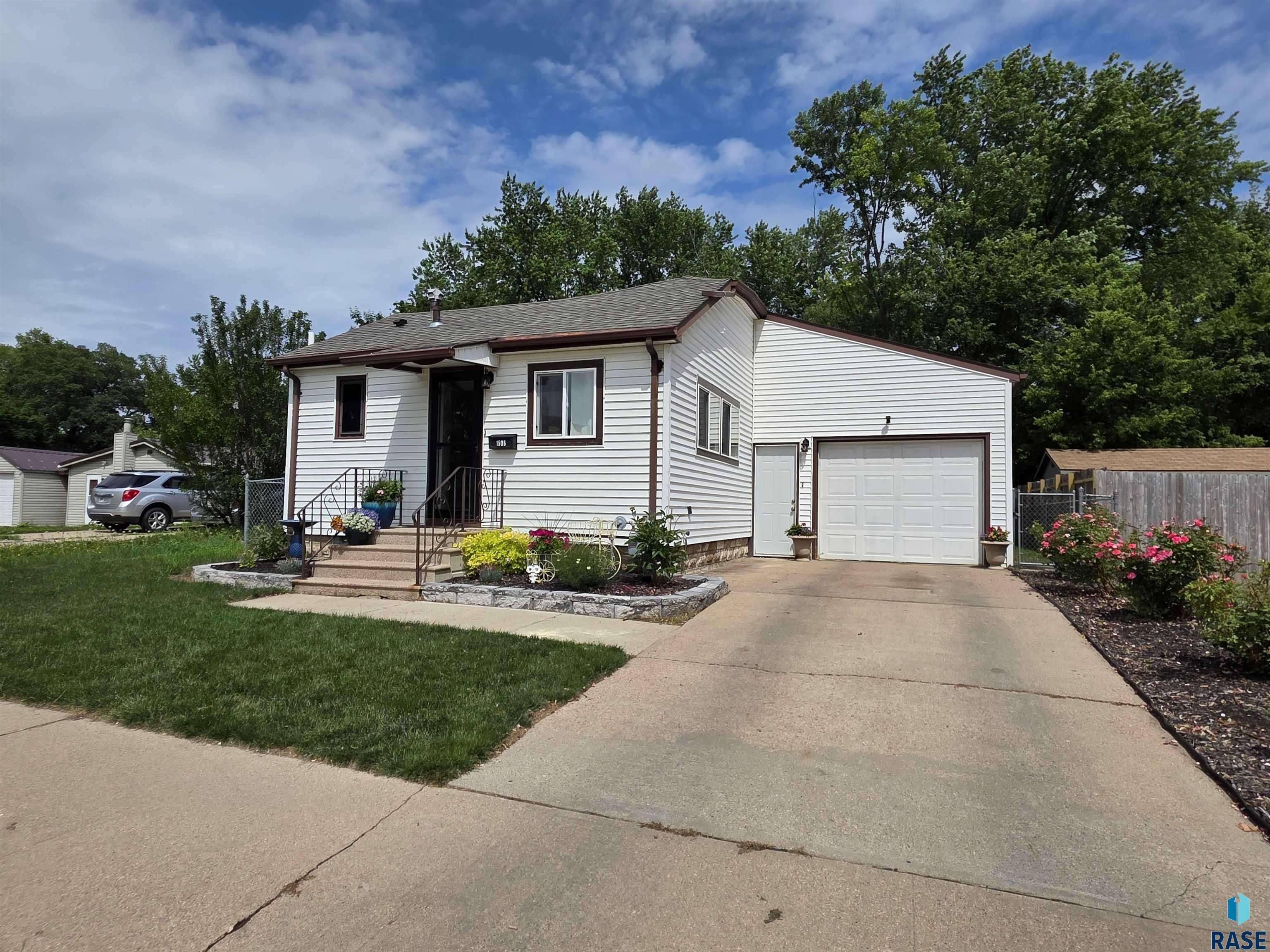 1508 Highland Ave, Sioux Falls, SD 57103