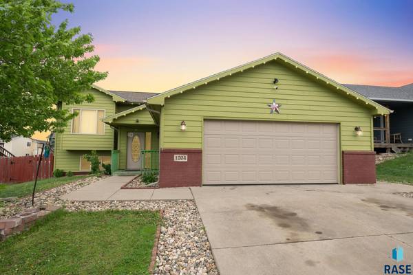 1204 N Mossy Oak Ave, Sioux Falls, SD 57103