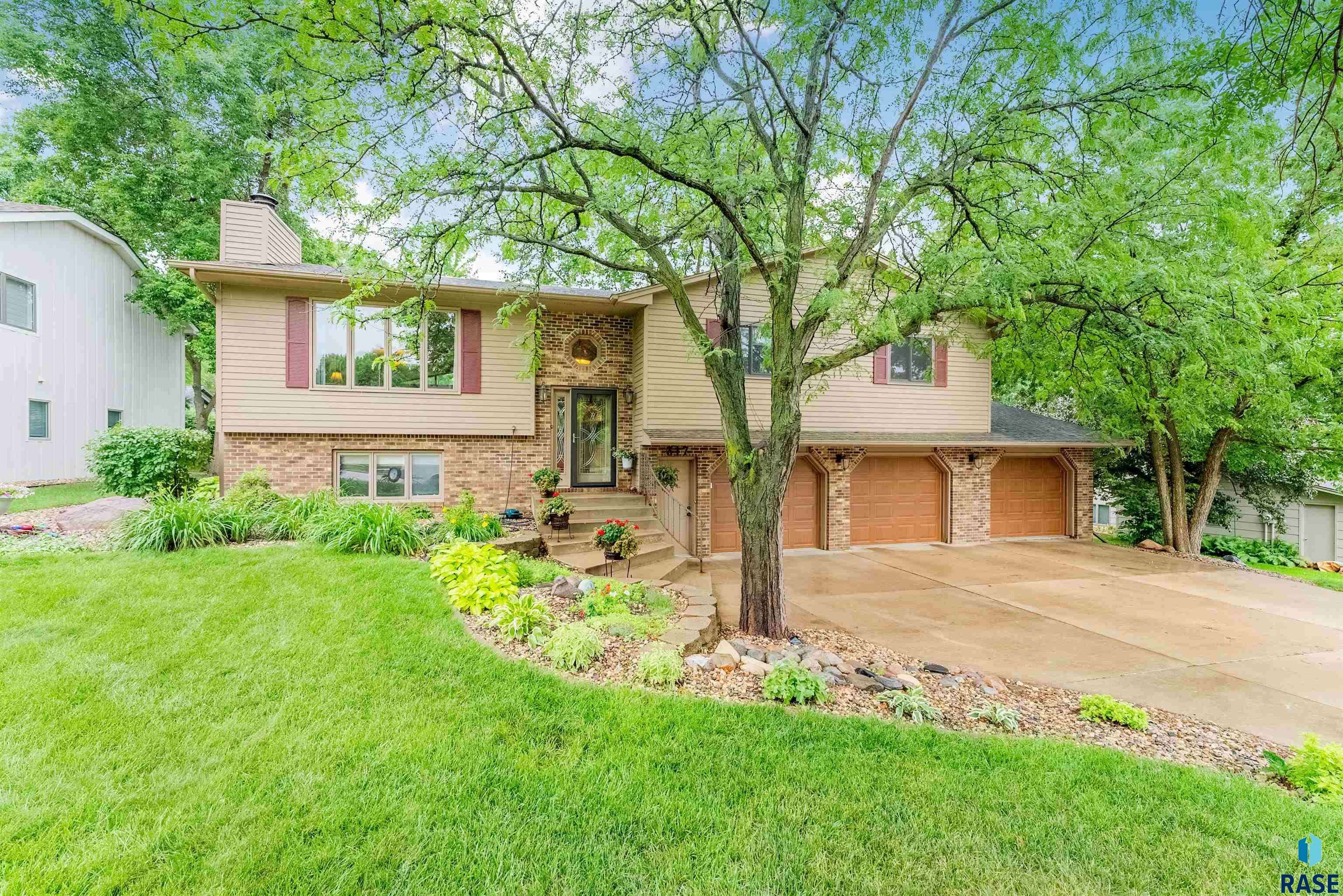 317 E Aspen Dr, Sioux Falls, SD 57105