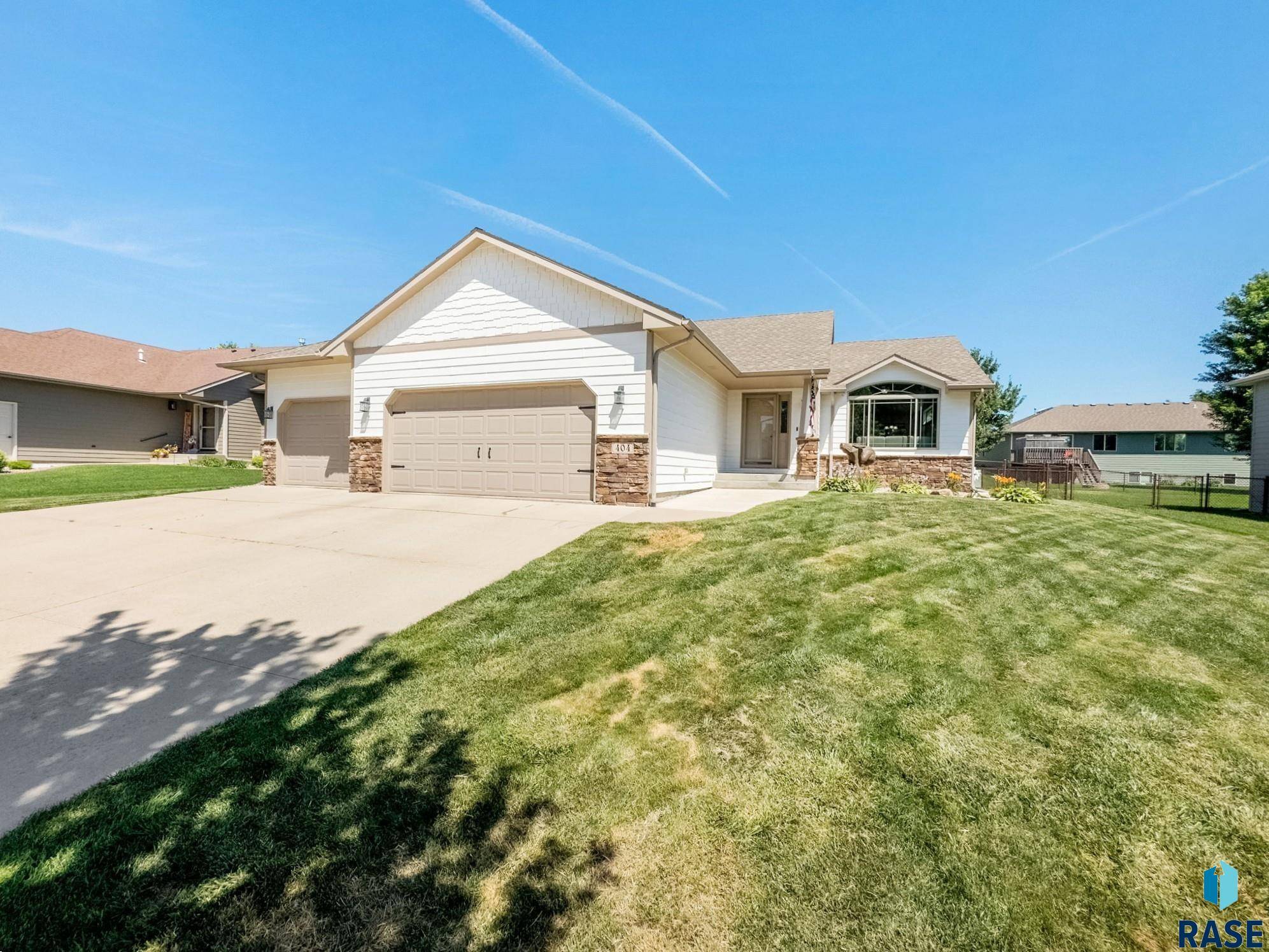 404 S Red Willow Ave, Sioux Falls, SD 57110