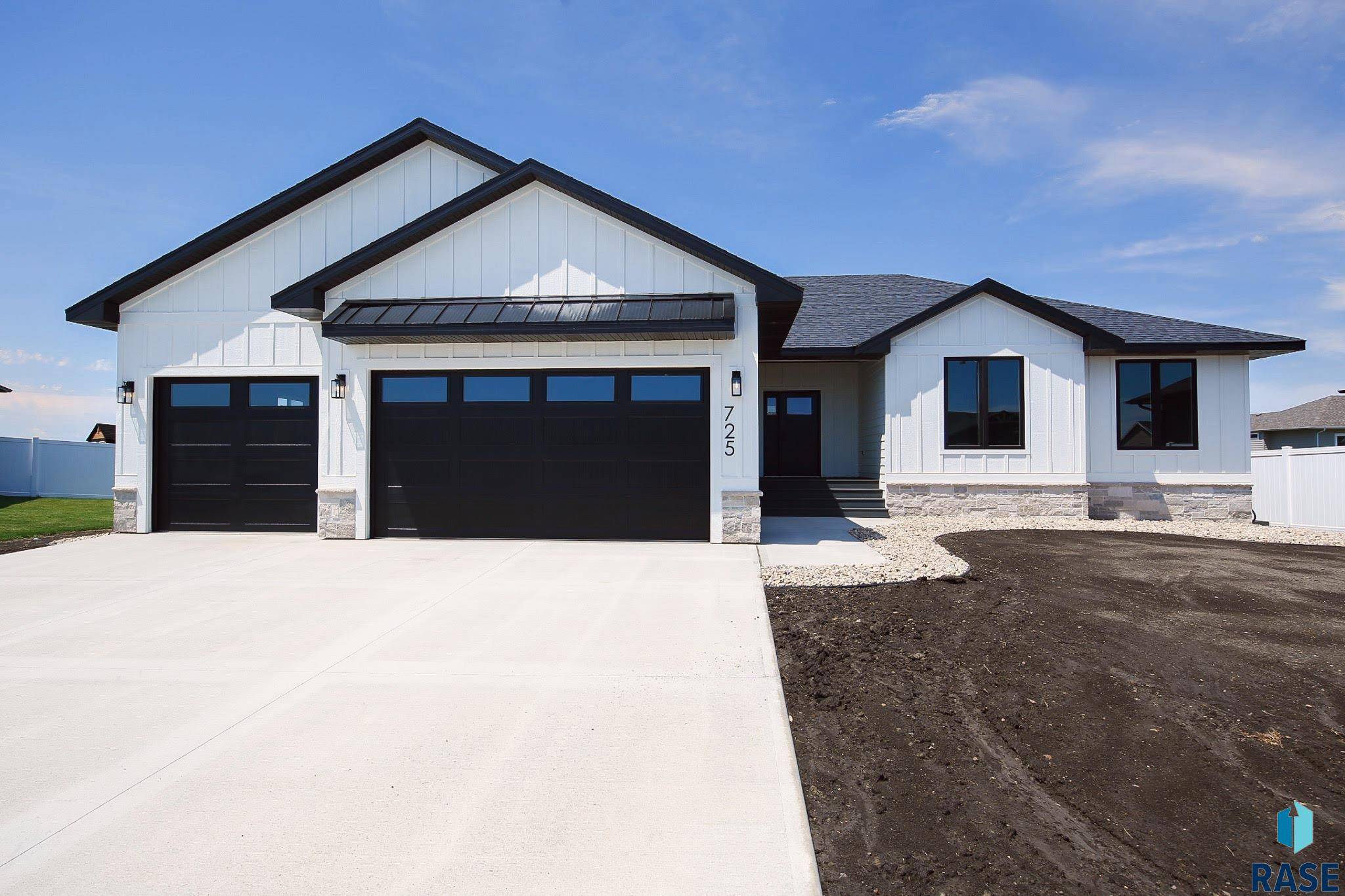 725 S Quartzite Cir, Tea, SD 57064