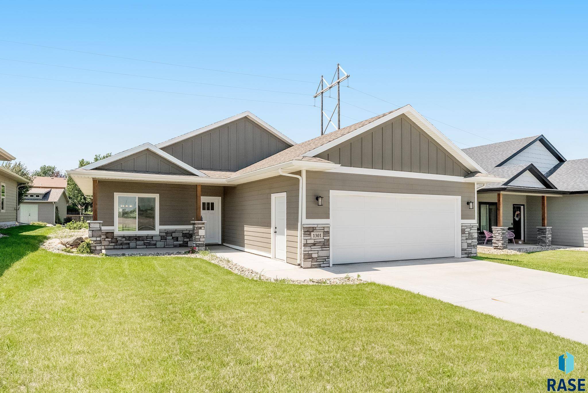 1301 S Foss Ave, Sioux Falls, SD 57110