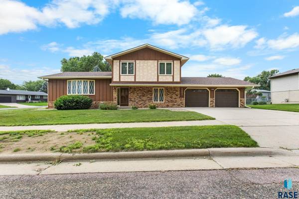 5801 W Westminster Dr, Sioux Falls, SD 57106-0664