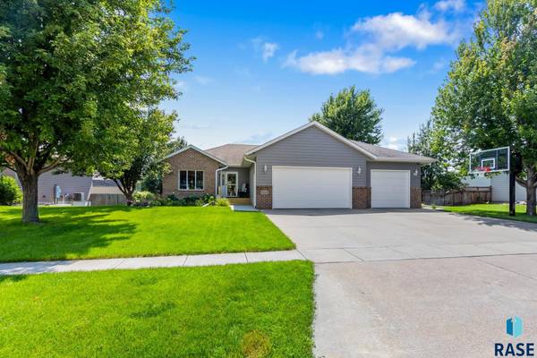 2413 E Trevino Ln, Brandon, SD 57005