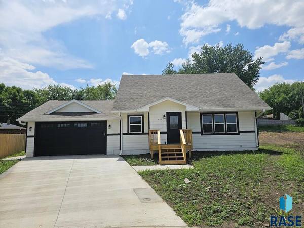 813 S Edward Cir, Sioux Falls, SD 57103