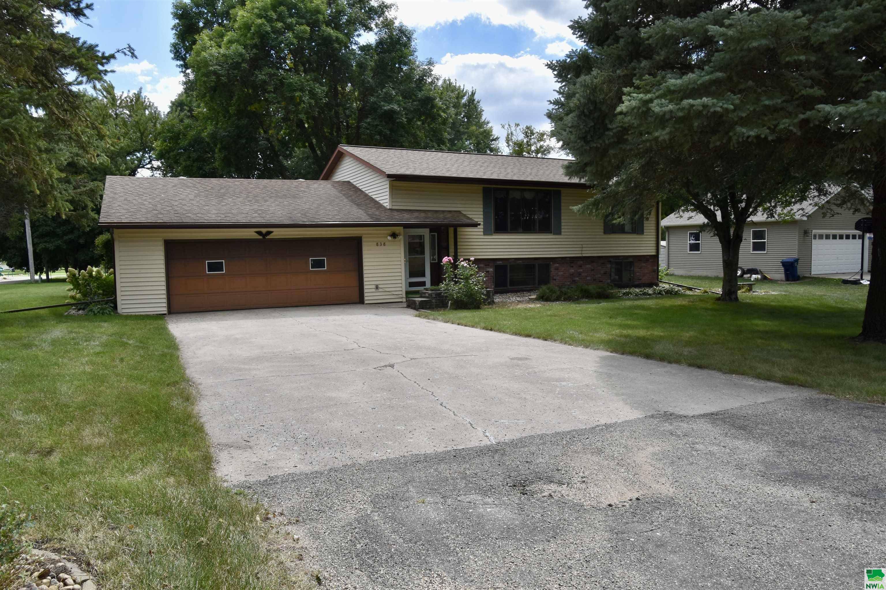 838 5th St, Ocheyedan, IA 51354