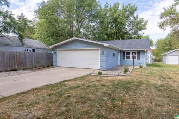 716 14th St, Onawa, IA 51040