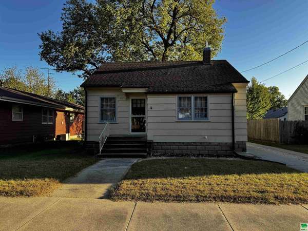 457 SUMNER ST, Cherokee, IA 51012