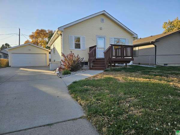 117 Wallace, No. Sioux City, SD 57049