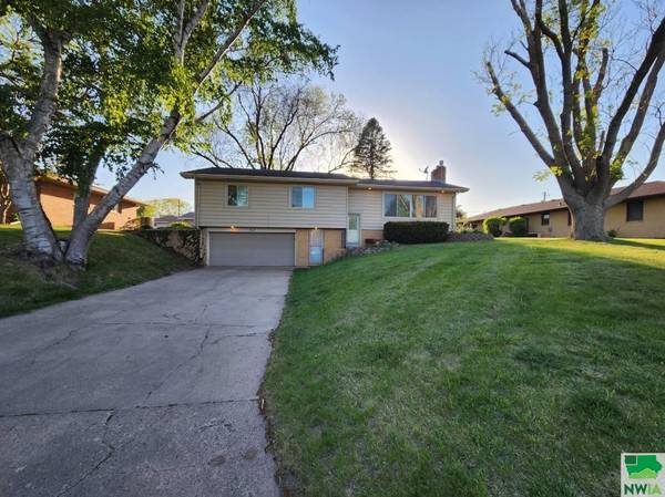 512 Normal College Avenue, Sheldon, IA 51201