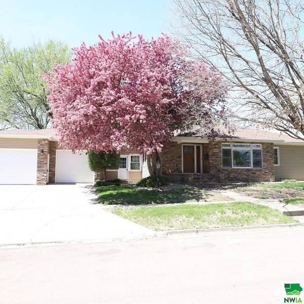 703 S Adams St, Rock Rapids, IA 51246