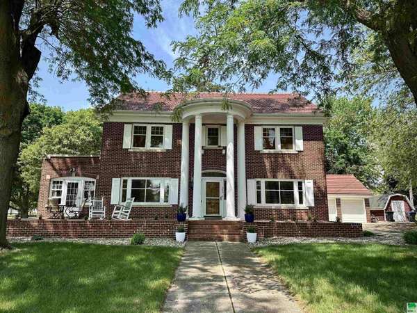 303 E LAKESHORE DR, Storm Lake, IA 50588