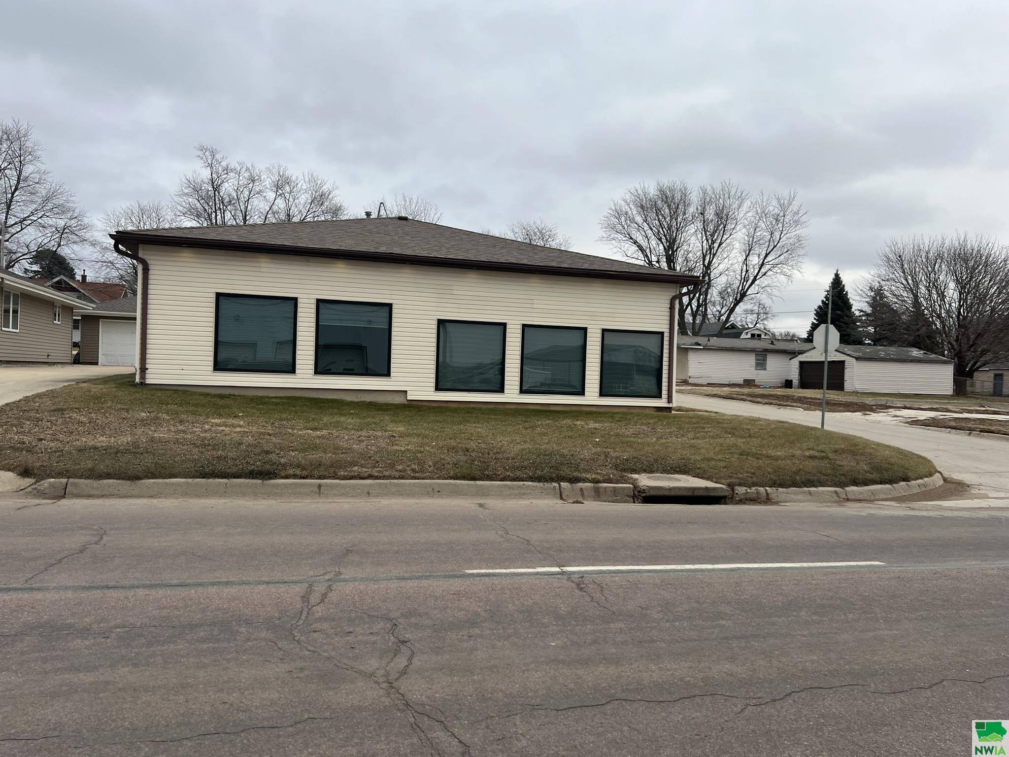 528 S MAIN ST, Holstein, IA 51025